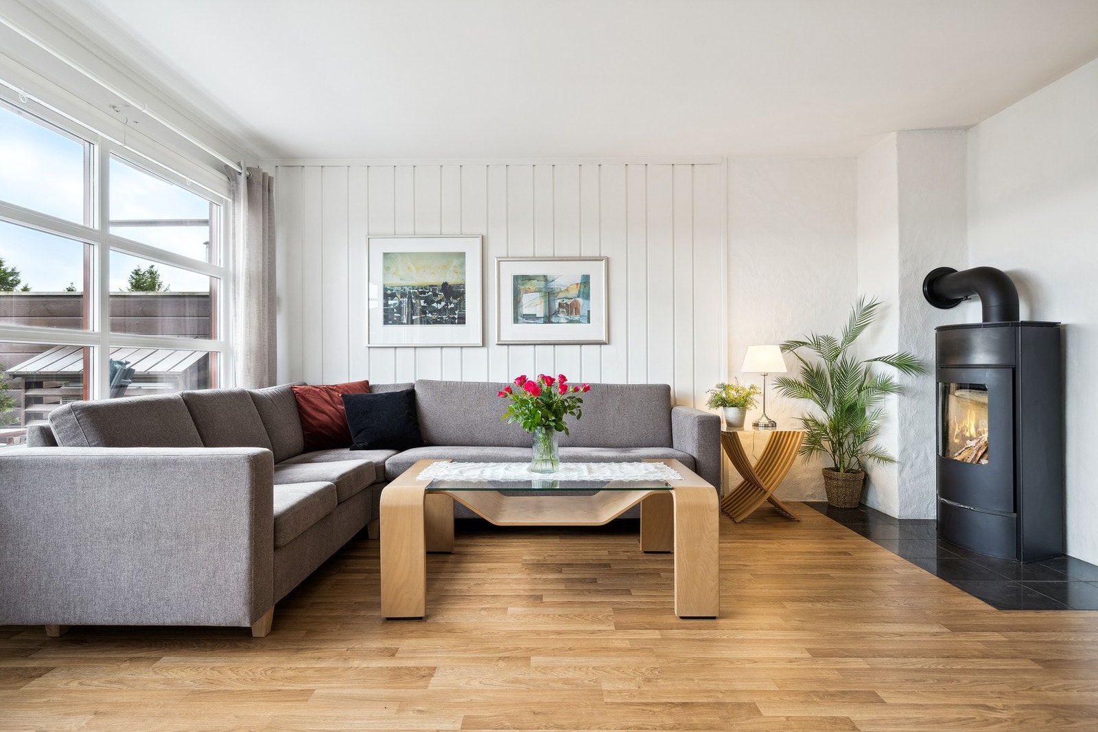 God plass til romslig sofagruppe Galleribilde