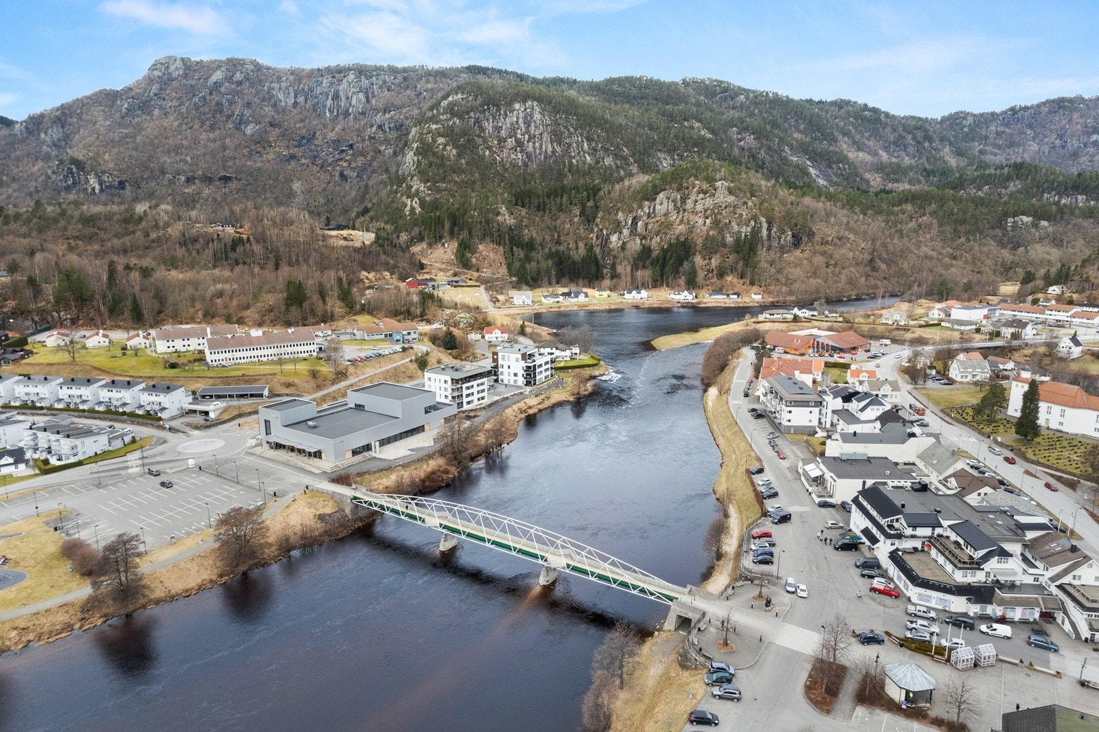 Det er gangavstand til alt av fasiliteter i sentrumsområdet. Galleribilde