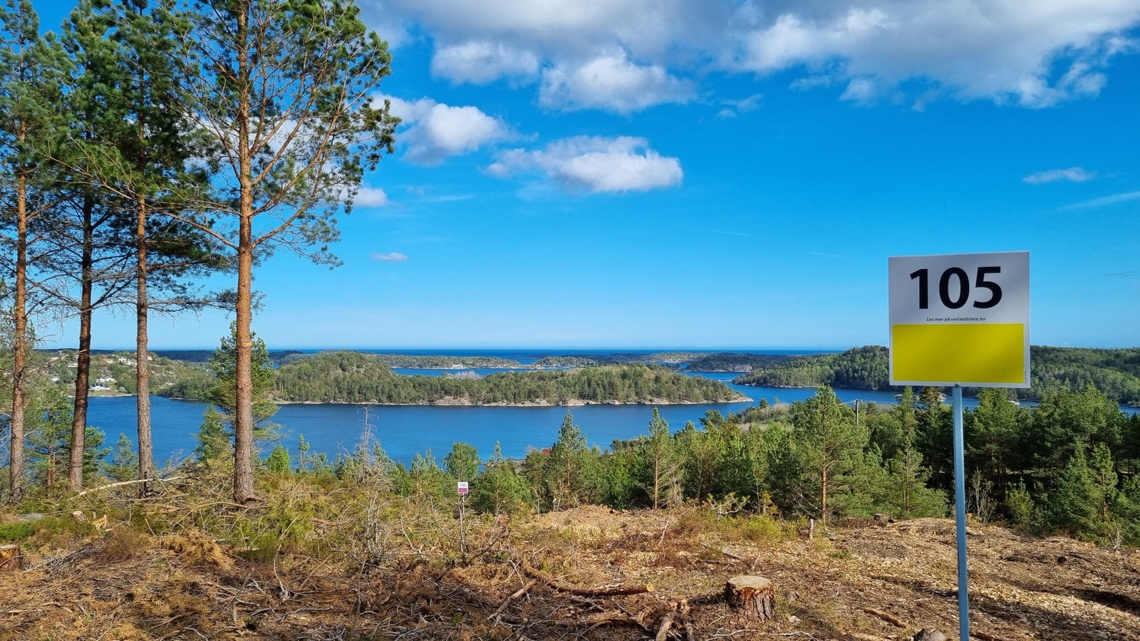 Tomtene på Sørlandsleia er godt skiltet med farger som illustrerer priskategorien Galleribilde