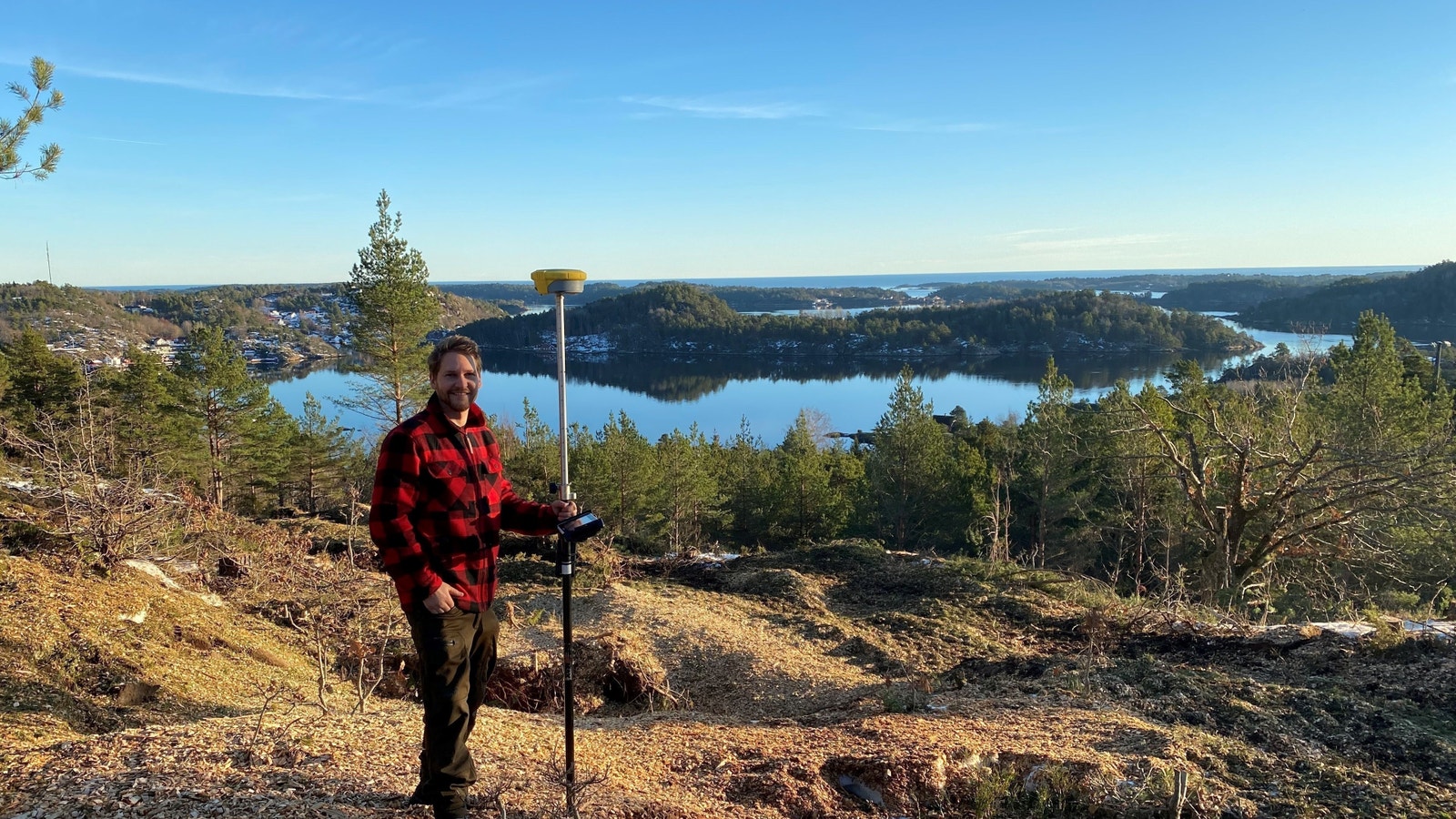 Vår egen ingeniør Henning gjør prosjekteringen og sikrer en best mulig hytteplassering og utnyttelse av tomta. Galleribilde