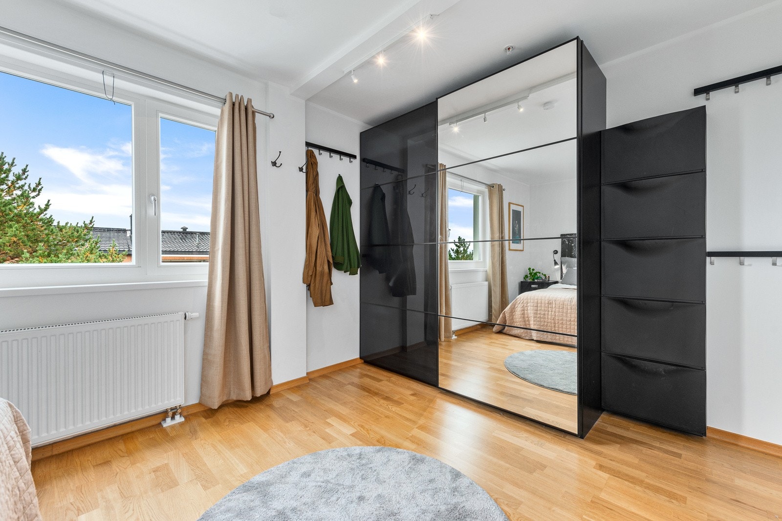 Det er også god plass til garderobeløsning. Galleribilde