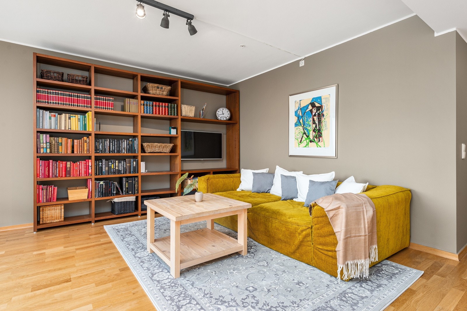 Flott stue med flere møbleringsmuligheter Galleribilde