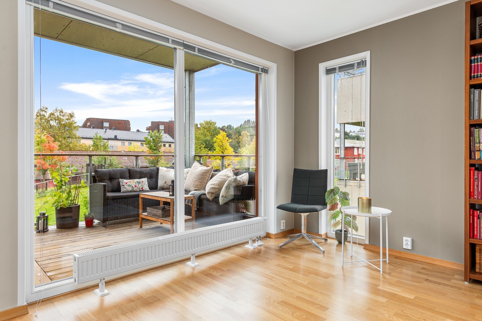 Radiatorene benytter fjernvarme og holder strømkostnadene nede. Galleribilde