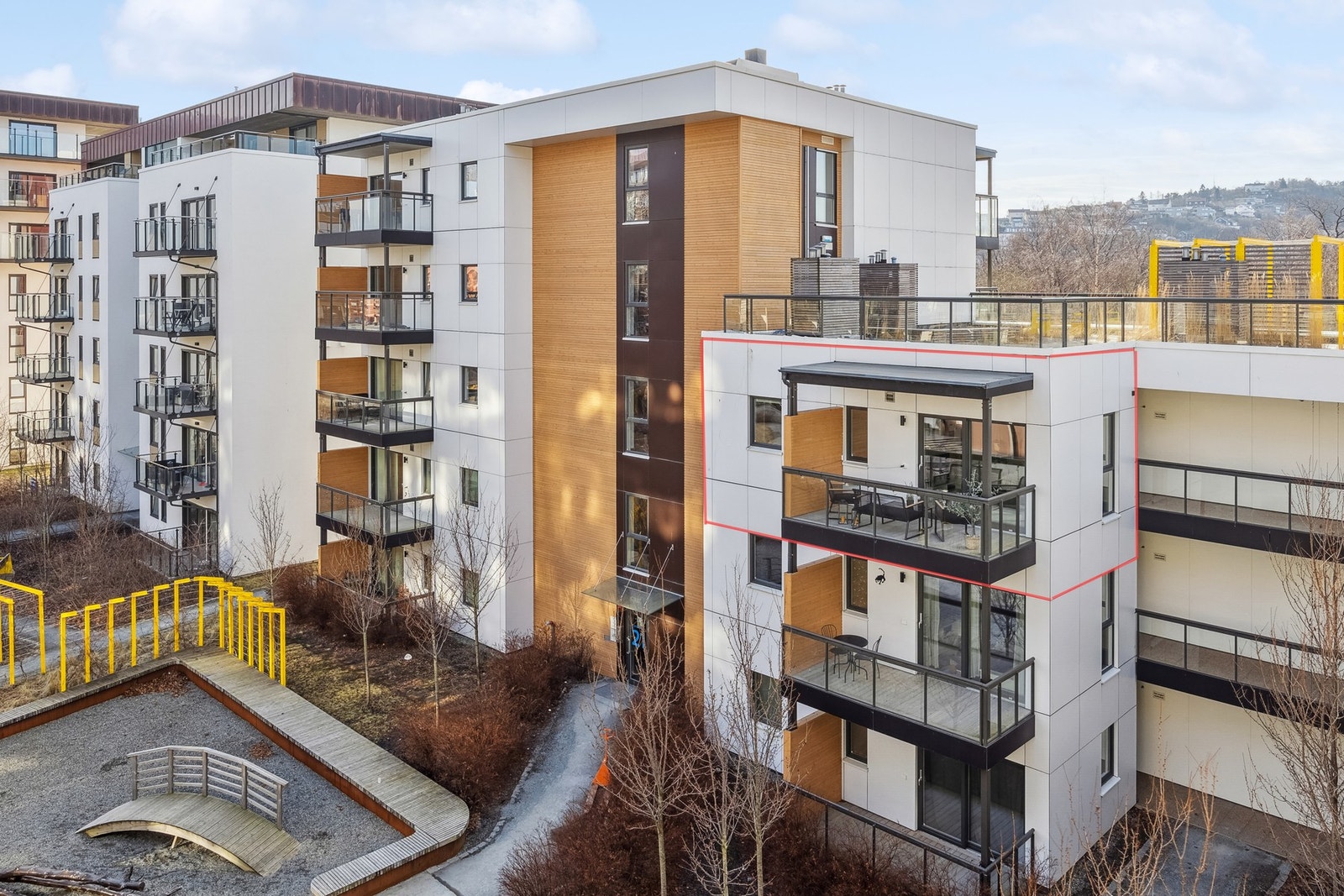 Leiligheten har en herlig beliggenhet på toppen av den aktuelle delen av blokka. Galleribilde