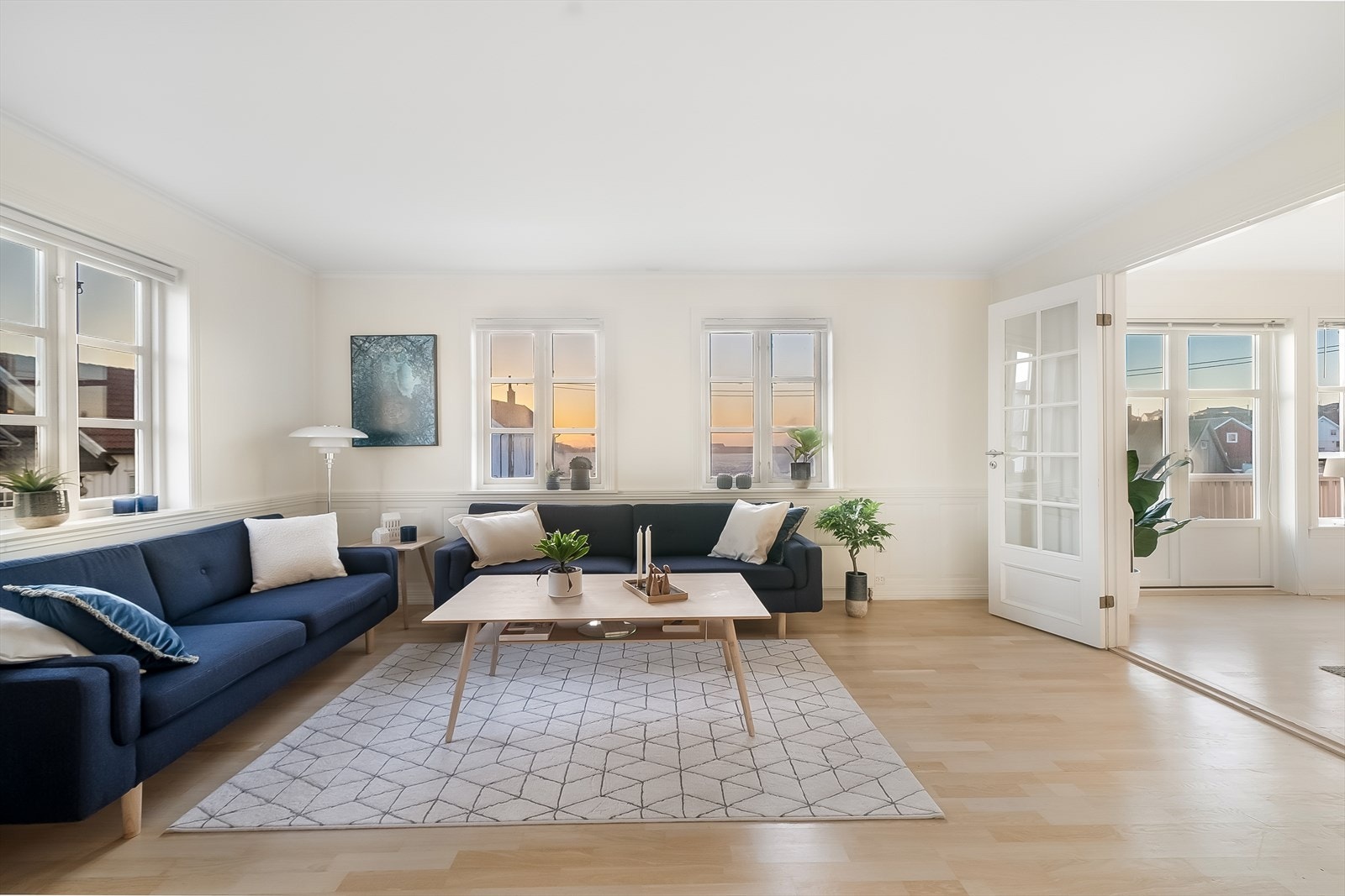 De mange flotte solnedgangene er et skue fra eiendommen. Galleribilde