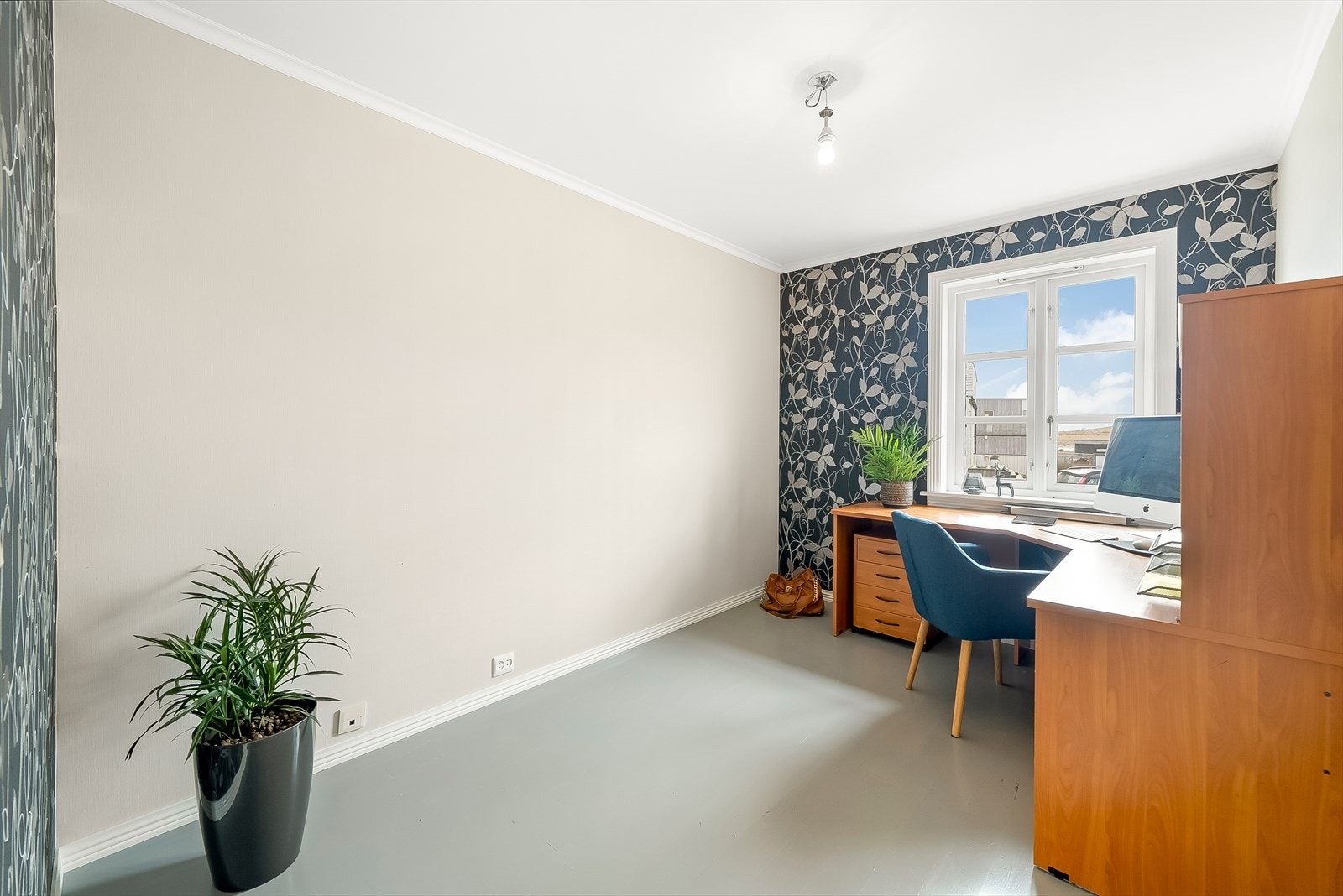 Soverom/kontor i 1. etasje. Galleribilde