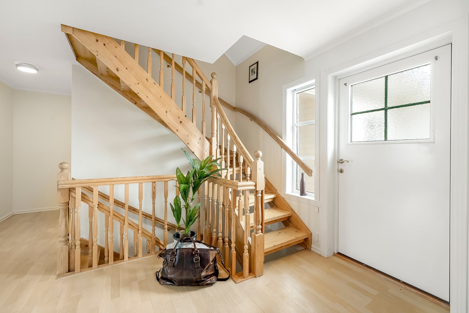 Boligen har flere inngangsmuligheter - her er hovedinngangspartiet. Galleribilde