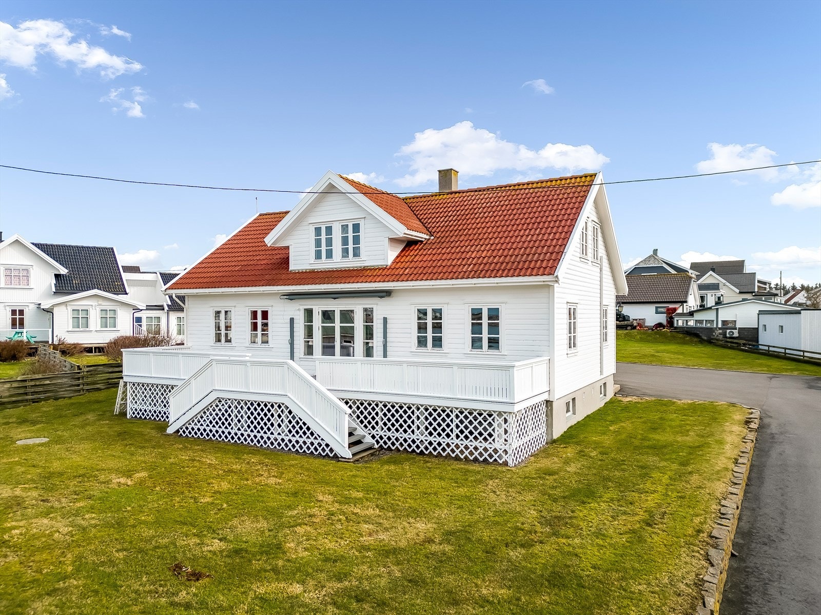 Pent utformet enebolig i sørlandsk stil. Galleribilde