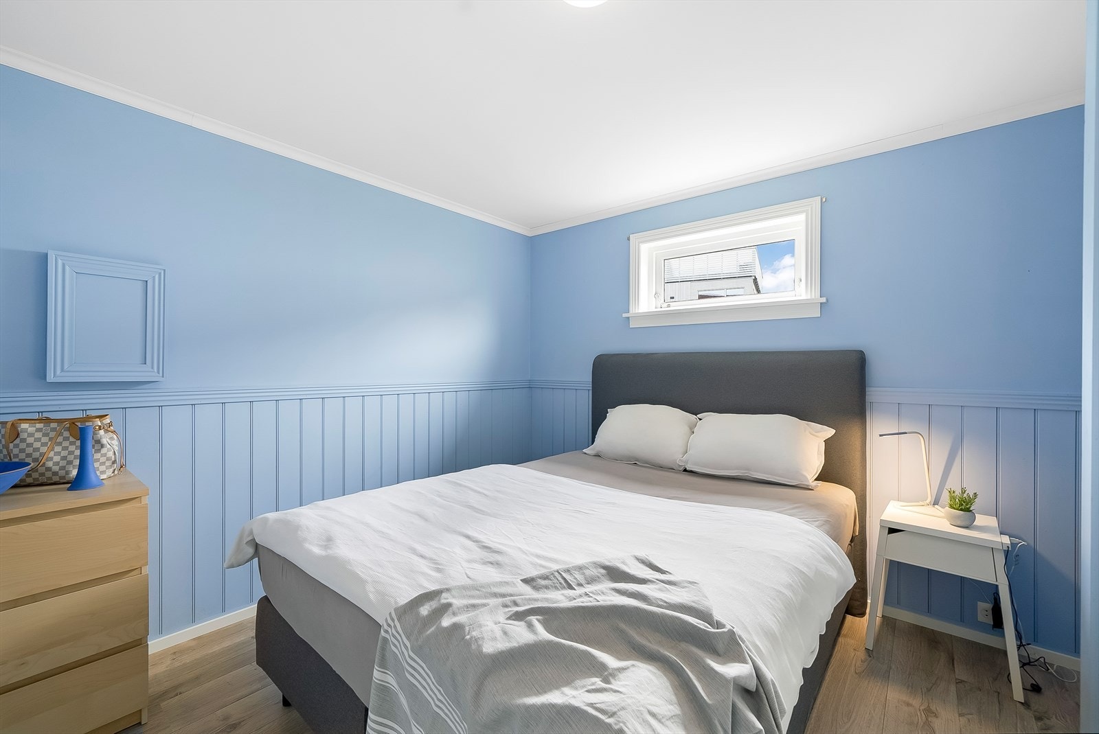 Rom i underetasjen innredet som soverom - ikke godkjent til varig opphold. Galleribilde