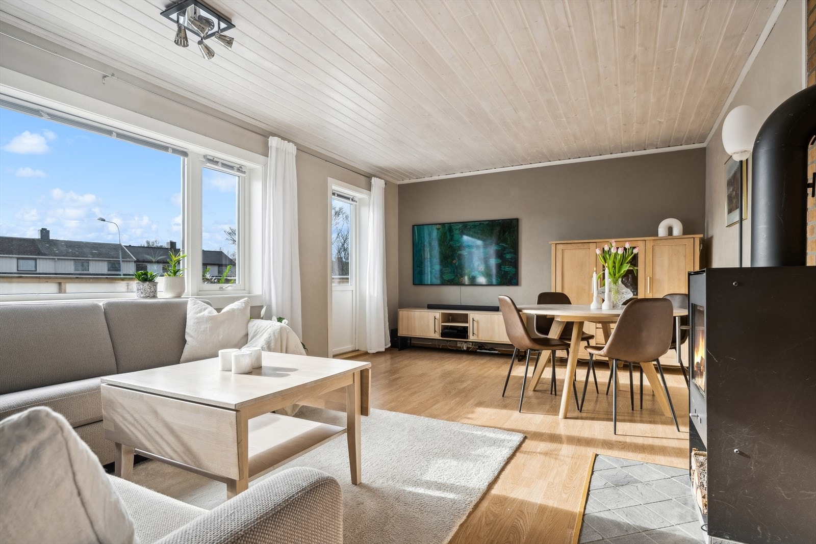 Velkommen til en flott 3-roms med fin beliggenhet i Østbyen med kort vei til bla City Nord Galleribilde