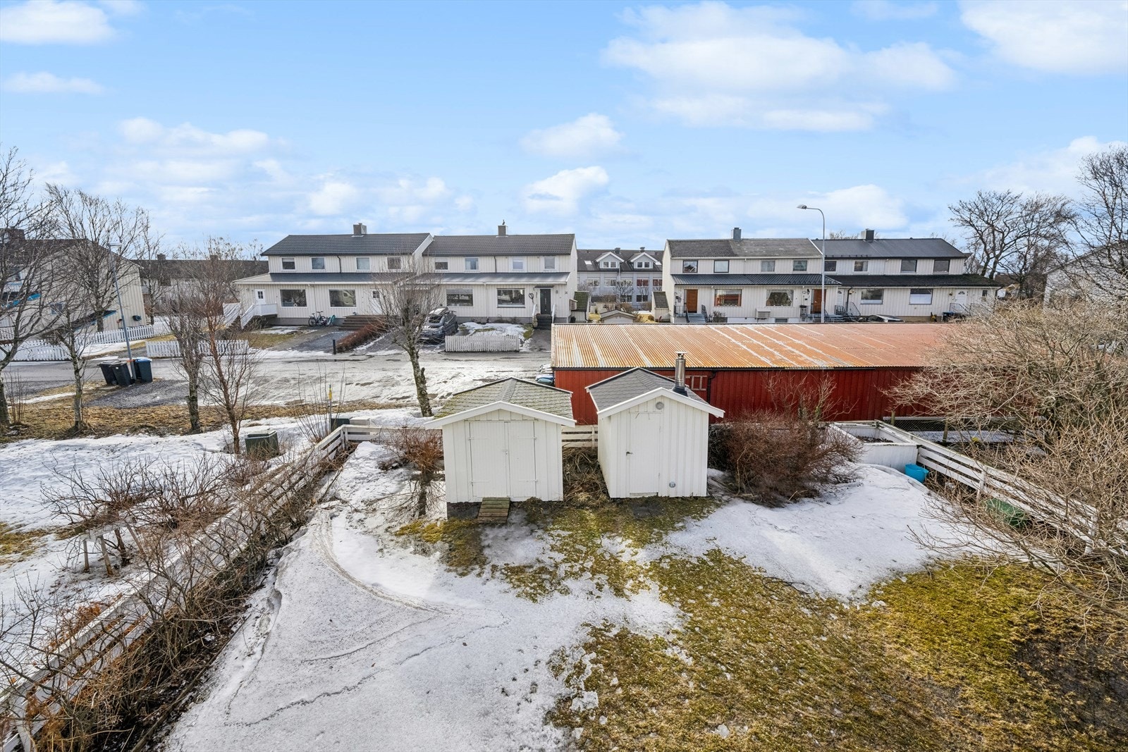 Fin beliggenhet i Østbyen. Felles hage for borettslaget Galleribilde