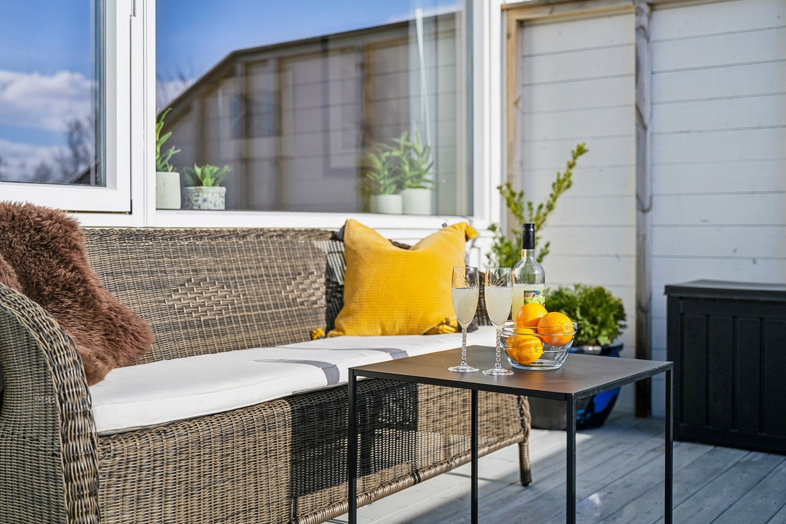 Terrassen har gode solforhold Galleribilde