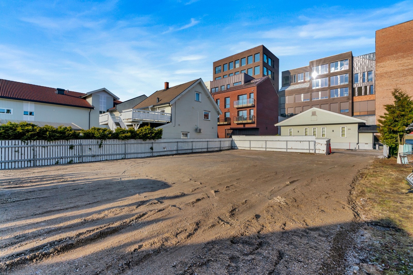 Tomten ligger til offentlig vei. Galleribilde