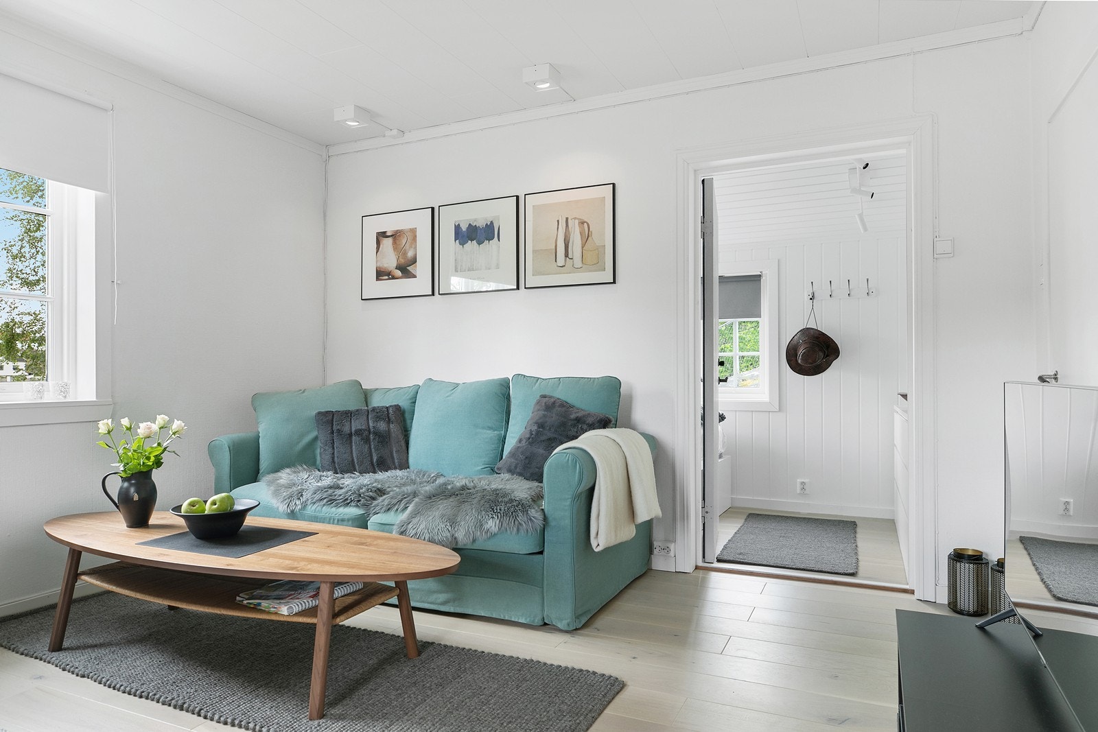 Hytta er nyoppusset innvendig og fremstår meget tiltalende Galleribilde