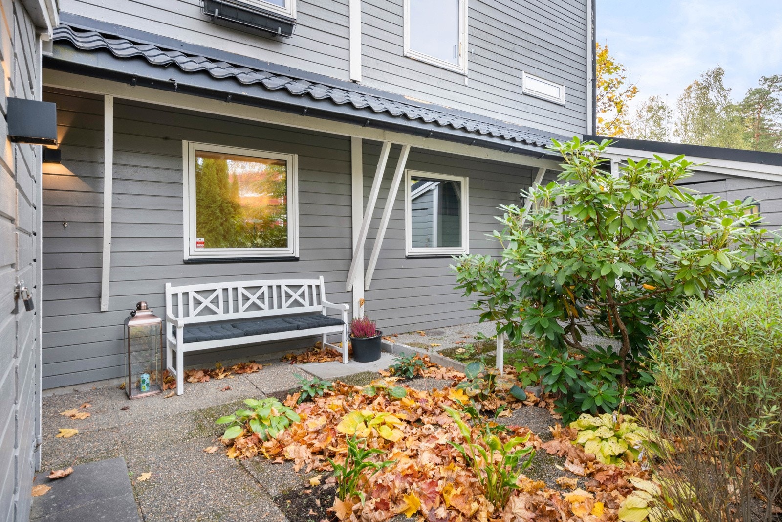 Østvendt inngangsparti med morgensol - en flott plass å starte dagen. Galleribilde