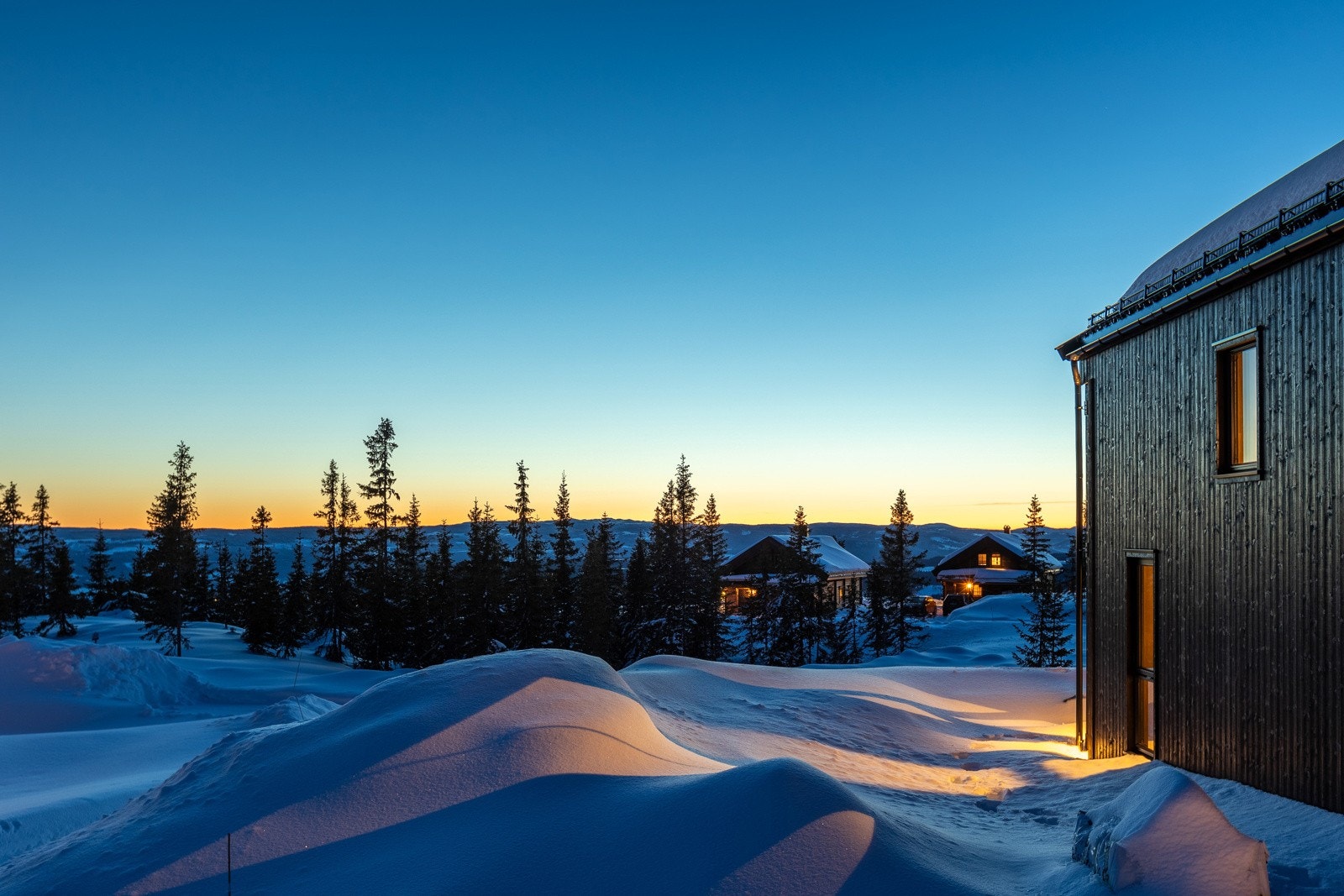 Hytta ligger i et tomtefelt med god plass mellom hyttene Galleribilde