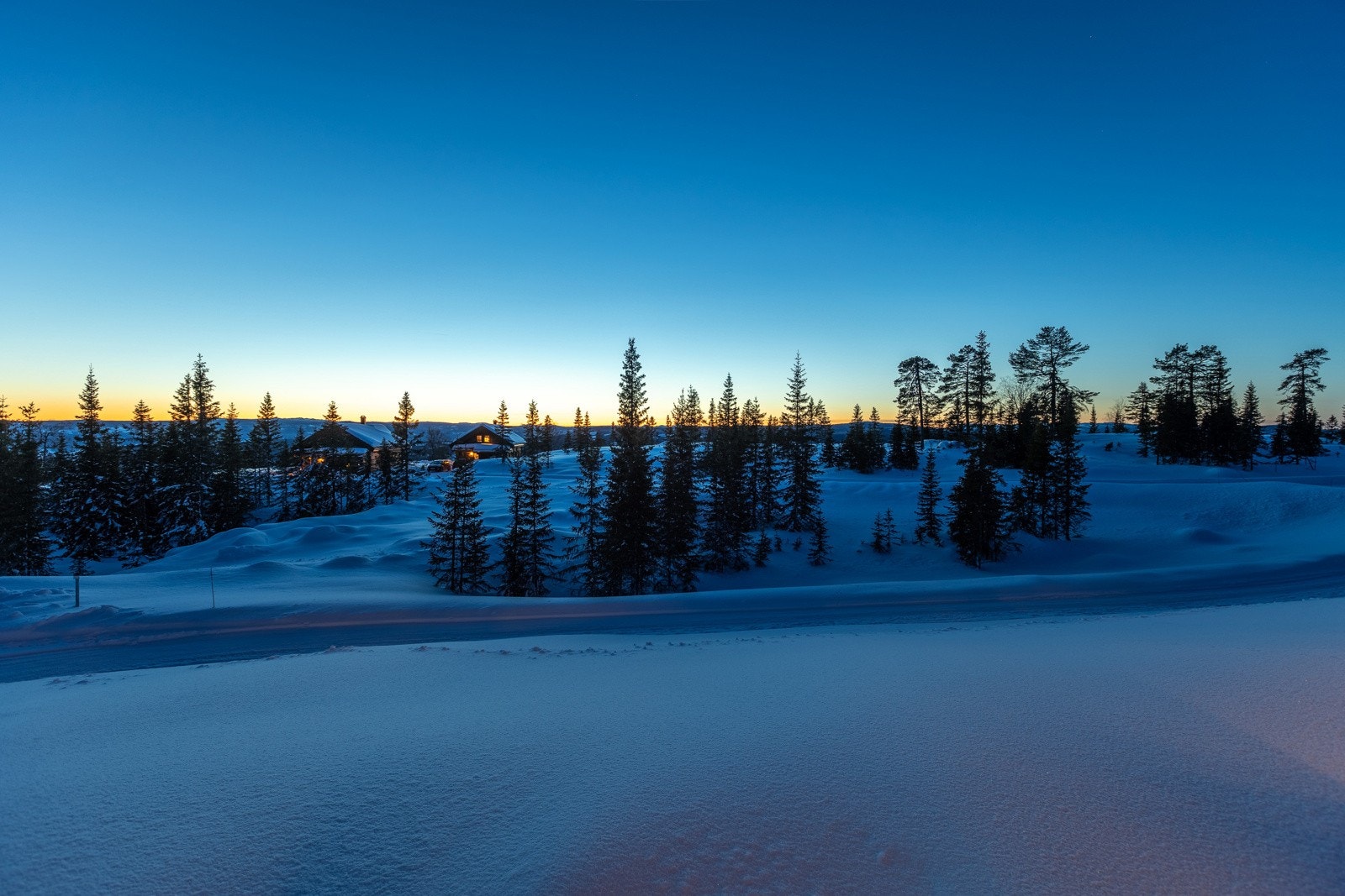 Flotte omgivelser med langrennsløypene rett utenfor Galleribilde