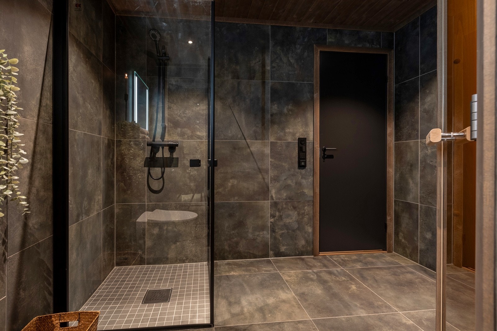 Lekkert flislagt bad Galleribilde