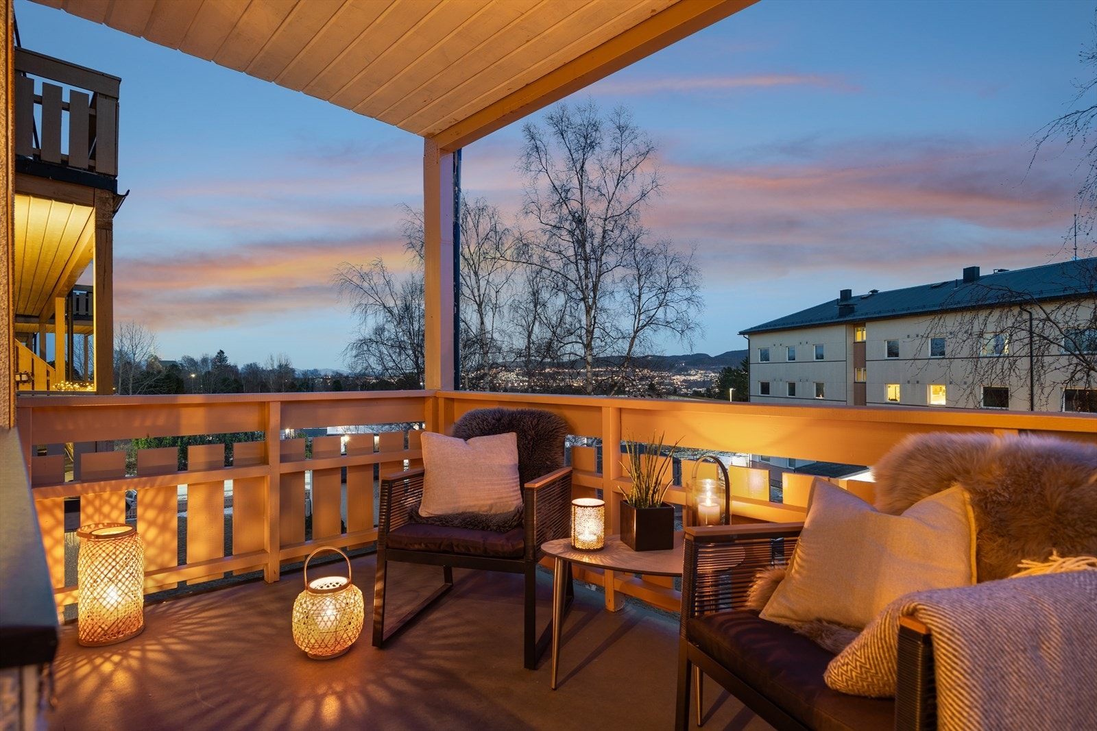 Fra balkongen har man god utsikt ut mot Trondheim. Galleribilde