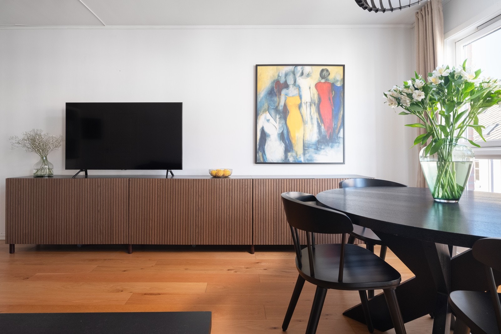 Varmtvann, renhold av firma, internett og kabel-tv er inkludert i oppgitte felleskostnader. Galleribilde