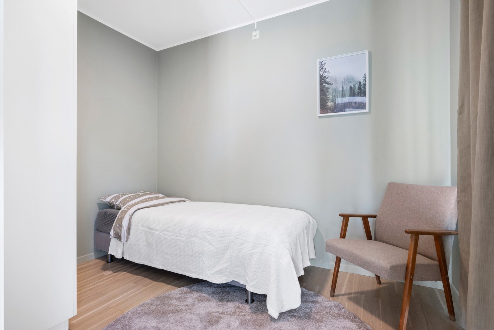 Soverom 2 er på 6,6 m². Galleribilde