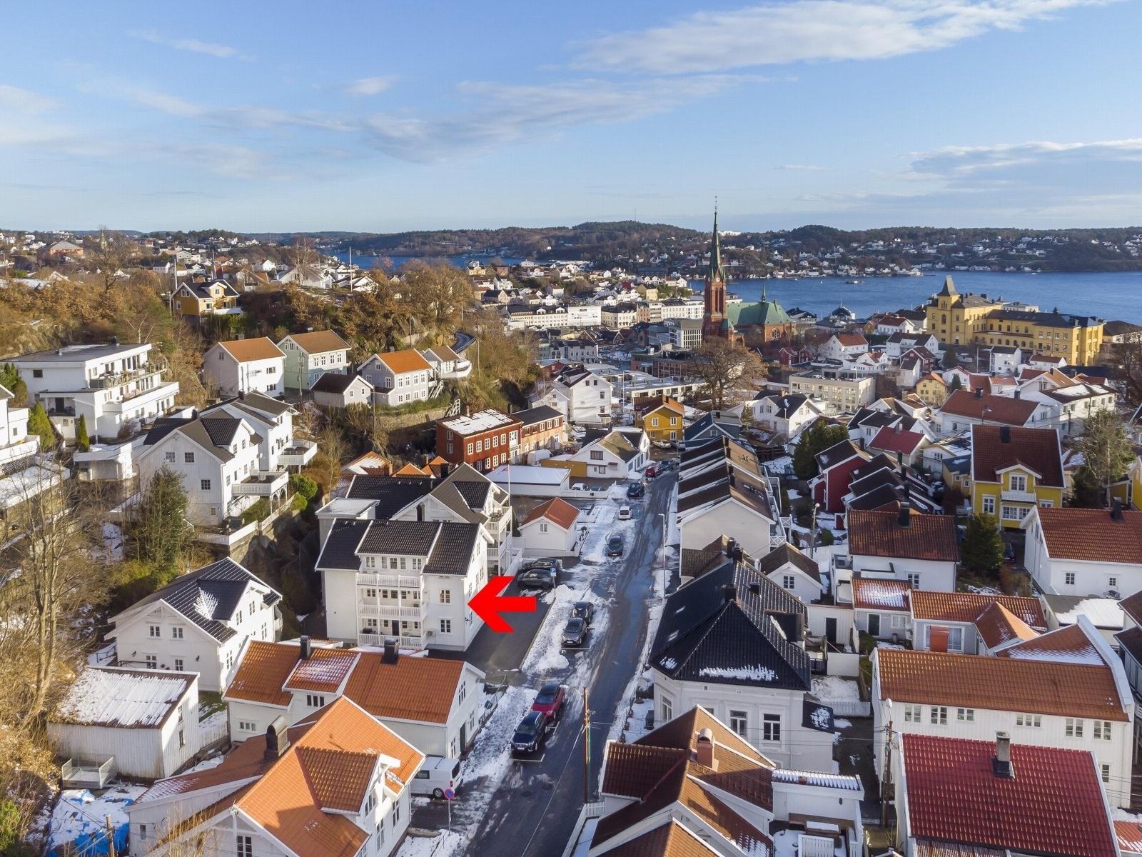 Leiligheten ligger i utkanten av Arendal sentrum med kort gange til alle fasiliteter byen har å by på! Galleribilde