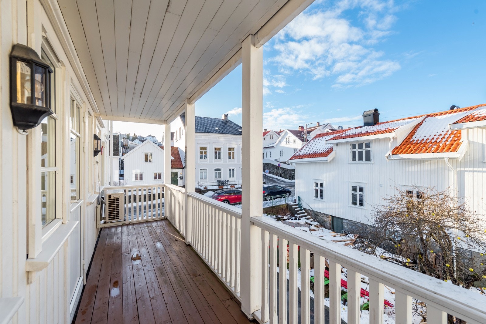 Overbyg veranda med utgang fra kjøkkenet Galleribilde