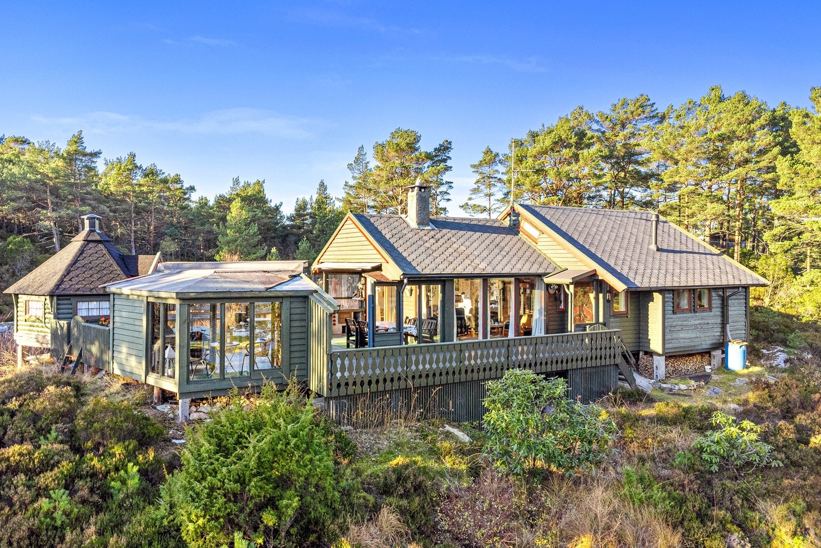 Koselig fritidseiendom med landlige omgivelser og pent opparbeidet naturtomt. Galleribilde