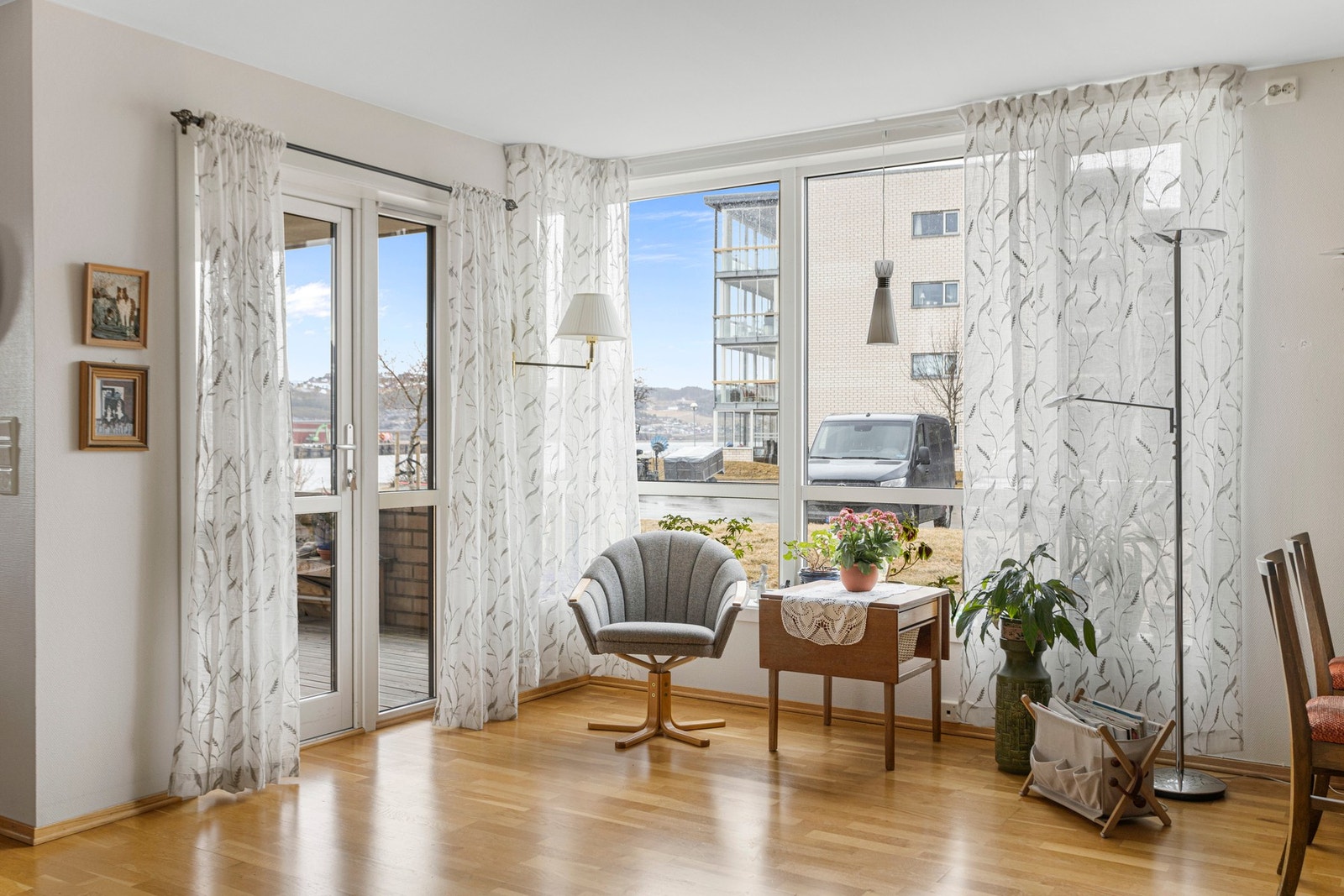 Fra stuen er det utgang til terrasse Galleribilde