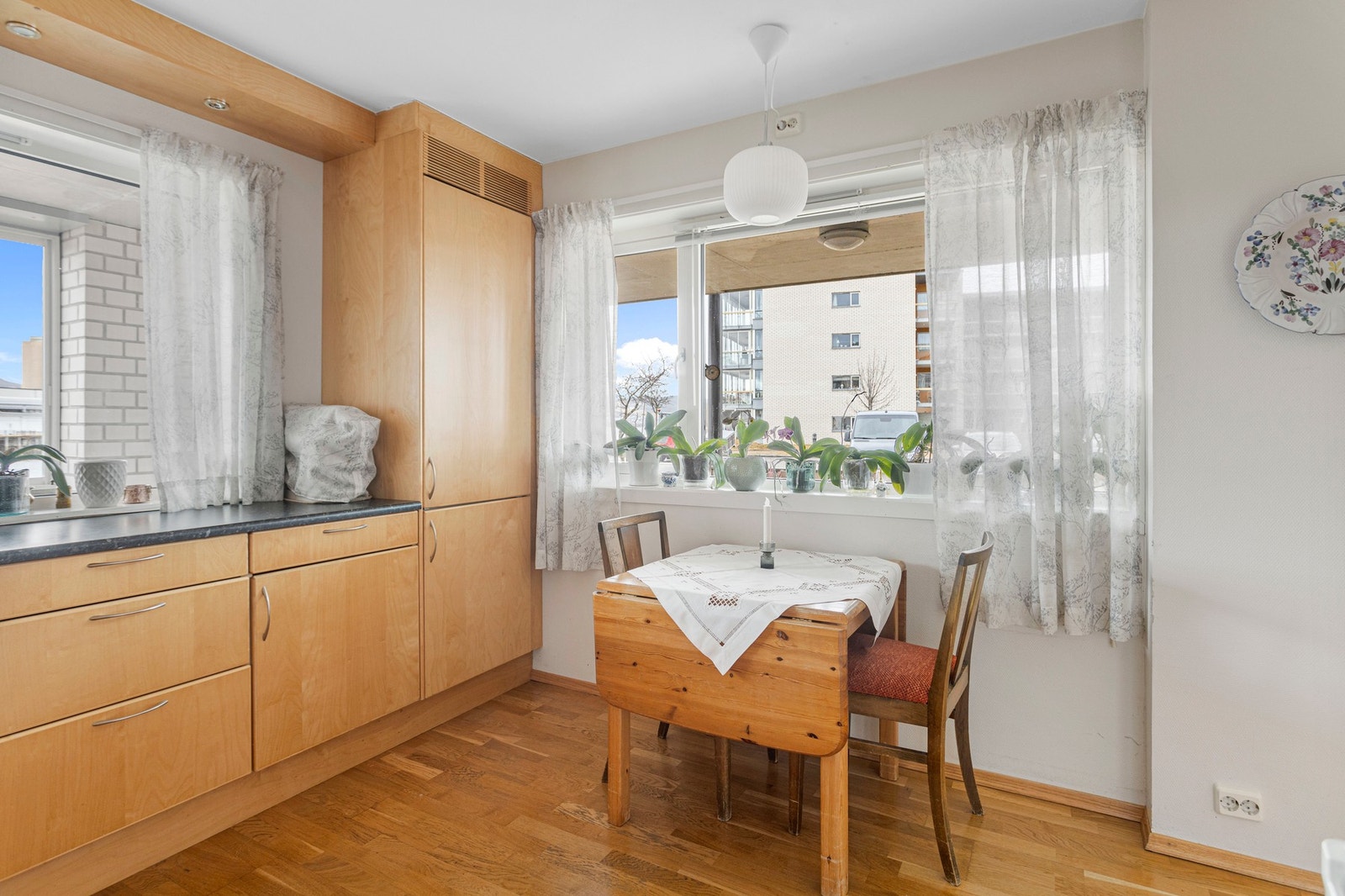 Koselig frokostkrok på kjøkkenet Galleribilde