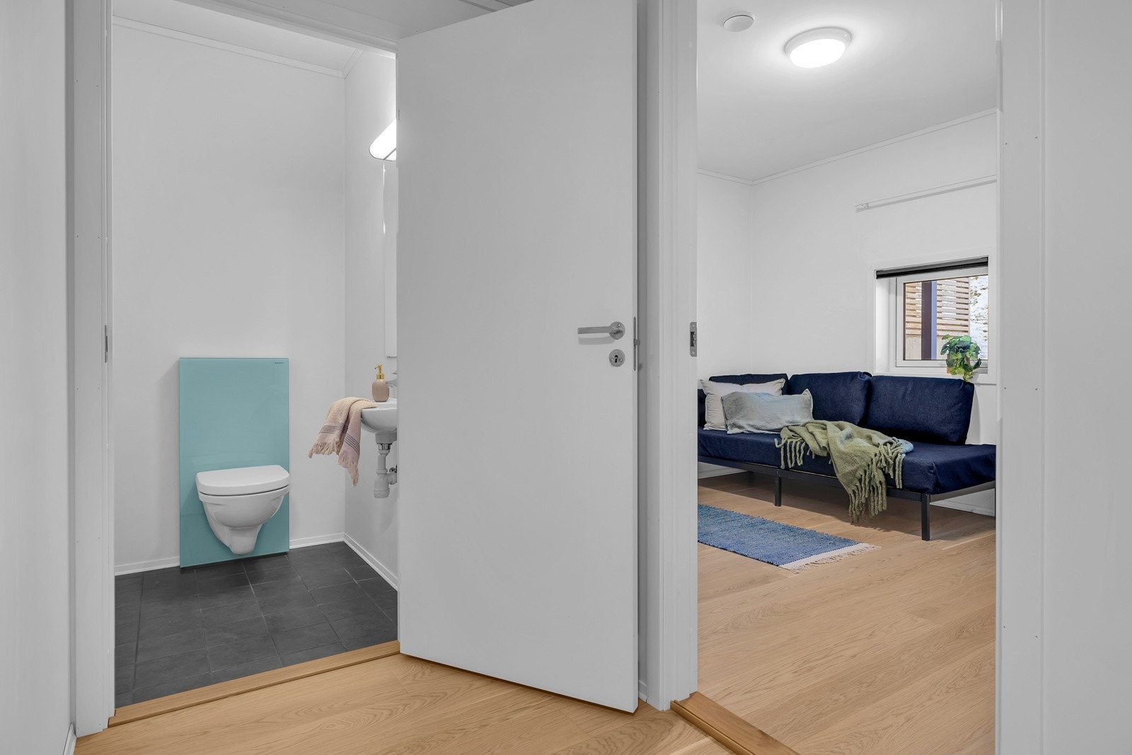 Toalettrommet er like utenfor soverommene i etasjen Galleribilde