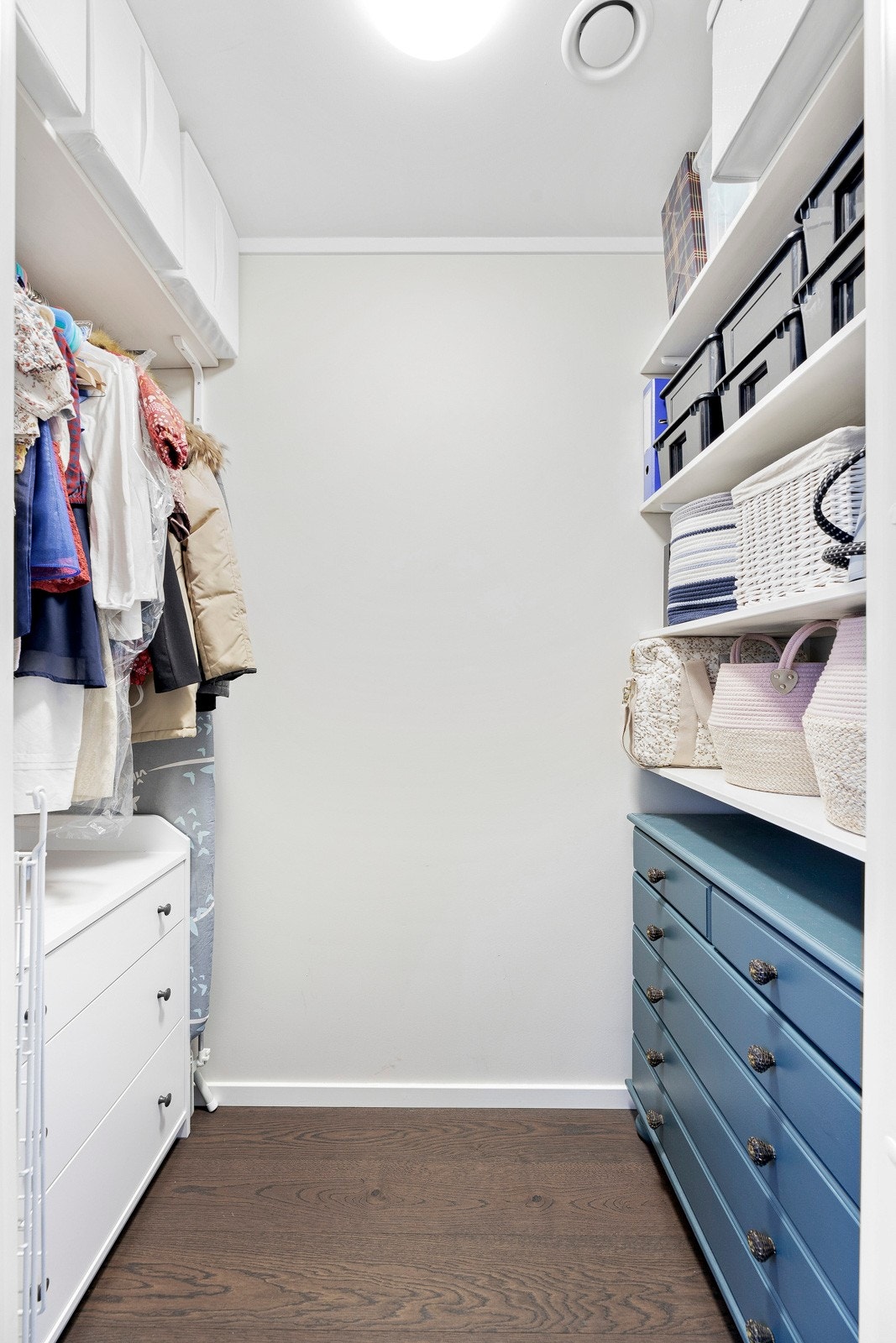 Soverom 3 er tilknyttet egen walk-in-garderobe Galleribilde