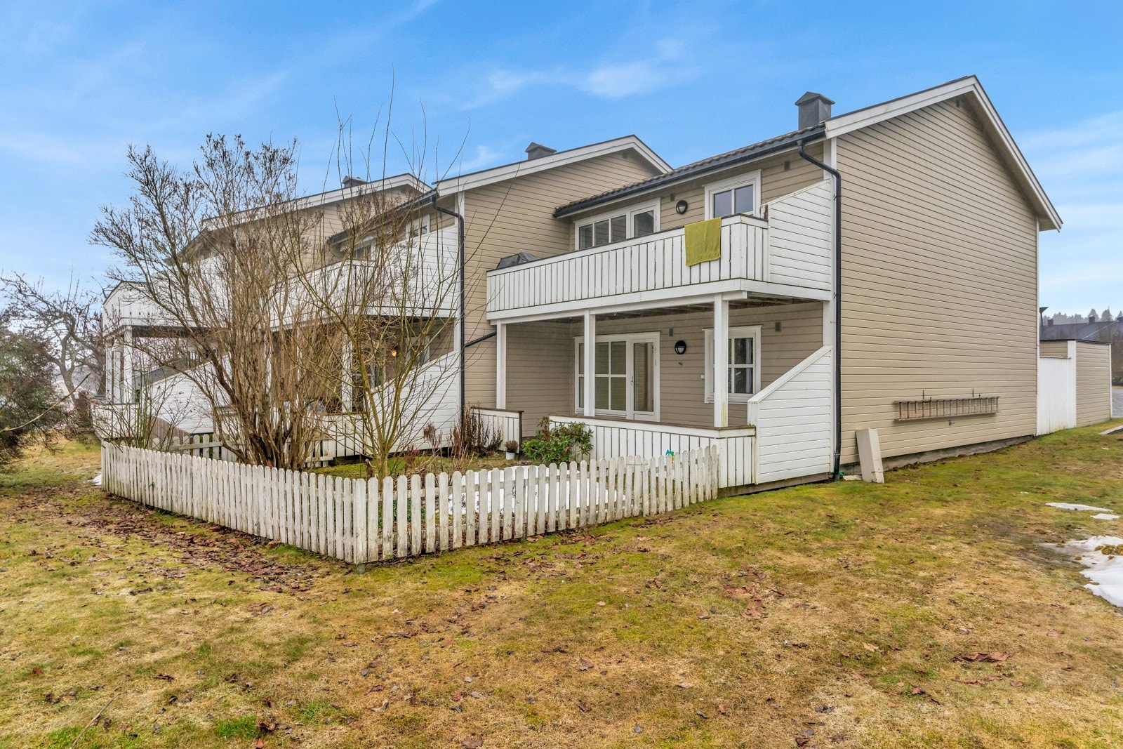 Endebolig med flott hageparti tilhørende leiligheten Galleribilde