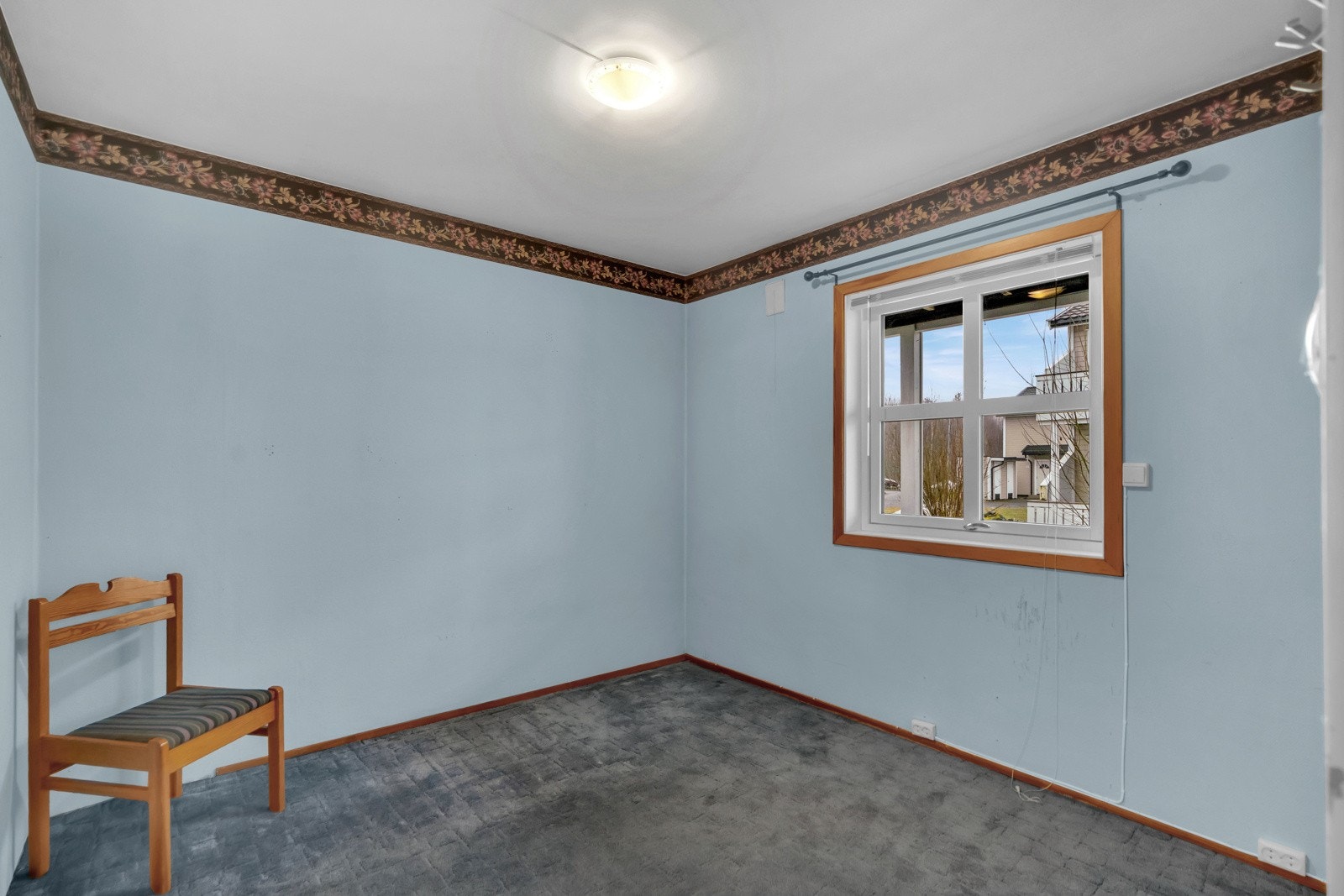 Luftig og godt utformet soverom Galleribilde