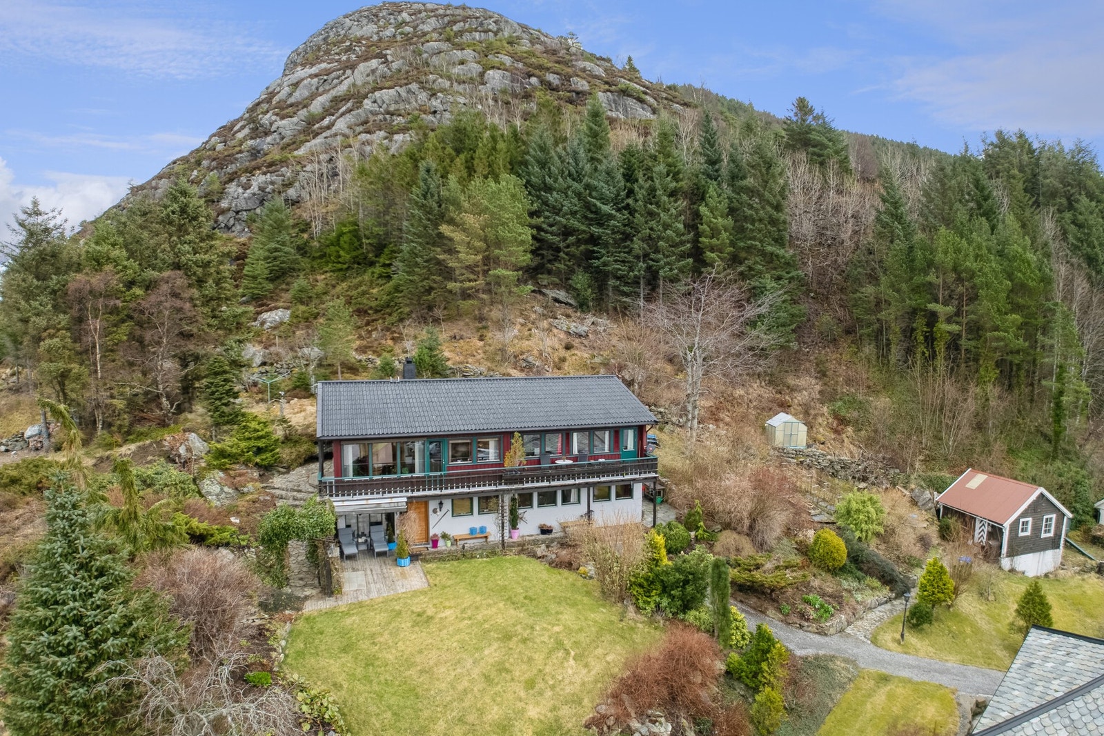 Tomten er på ca. 2200 kvm. Galleribilde