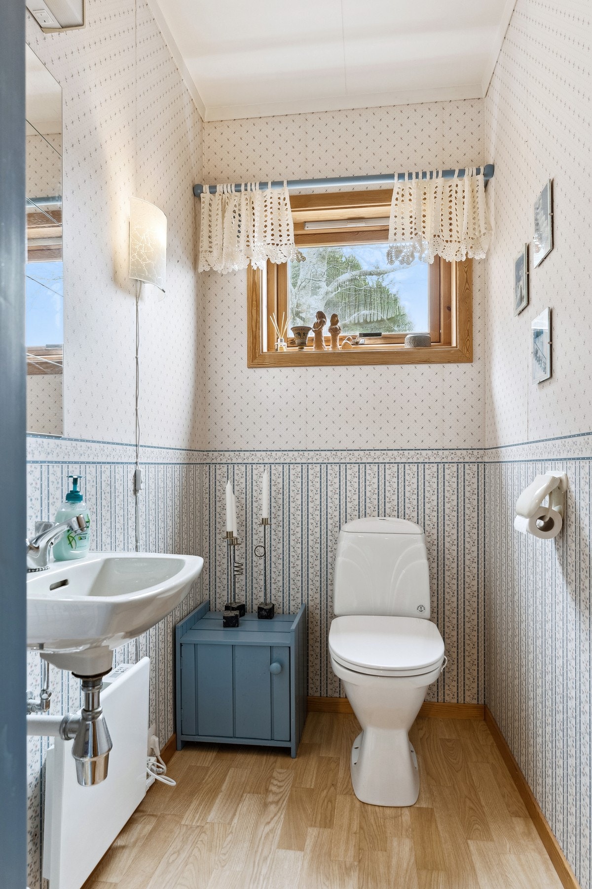 Toalettrom (hovedetasje). Galleribilde