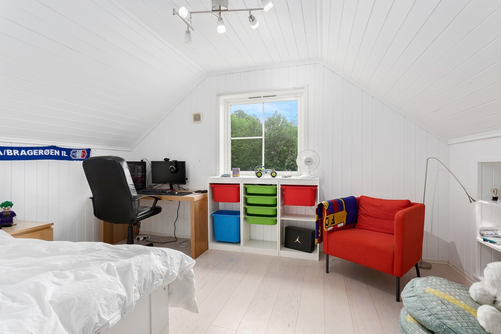 Soverom 5 med artig skråtaksløsning Galleribilde