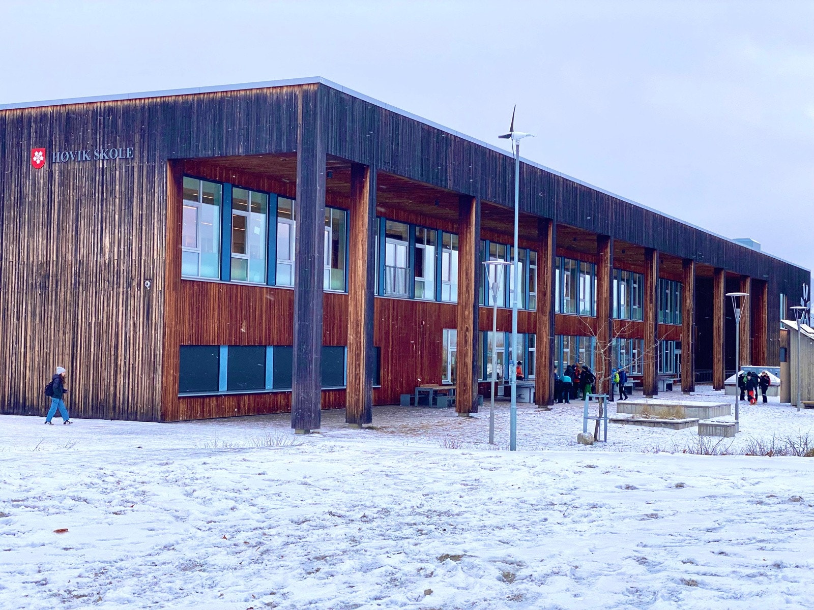 Høvik barneskole (1-10 klasse) - kun 15 minutters gange unna Galleribilde