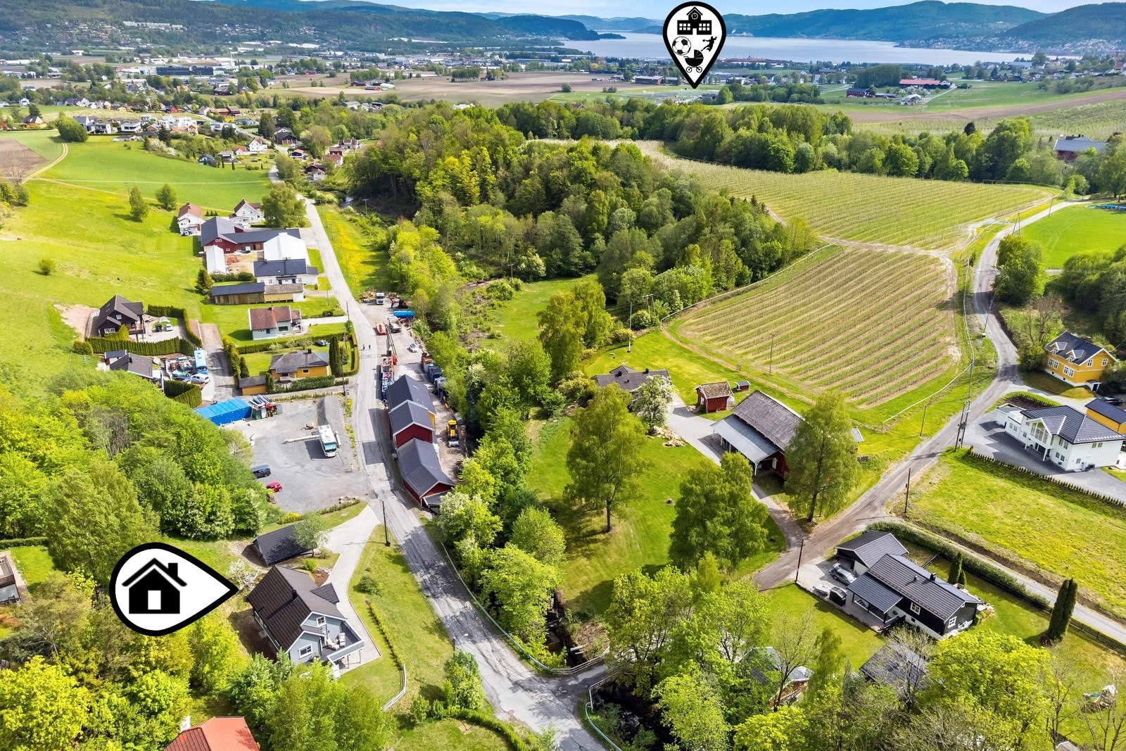 Sommerbilde / 800 til bussholdeplass - 15 min gange til Høvik skole (1-10 klasse), videregående skole, barnehager og Lier stadion - 8 min kjøring til E18 og togstasjon Galleribilde
