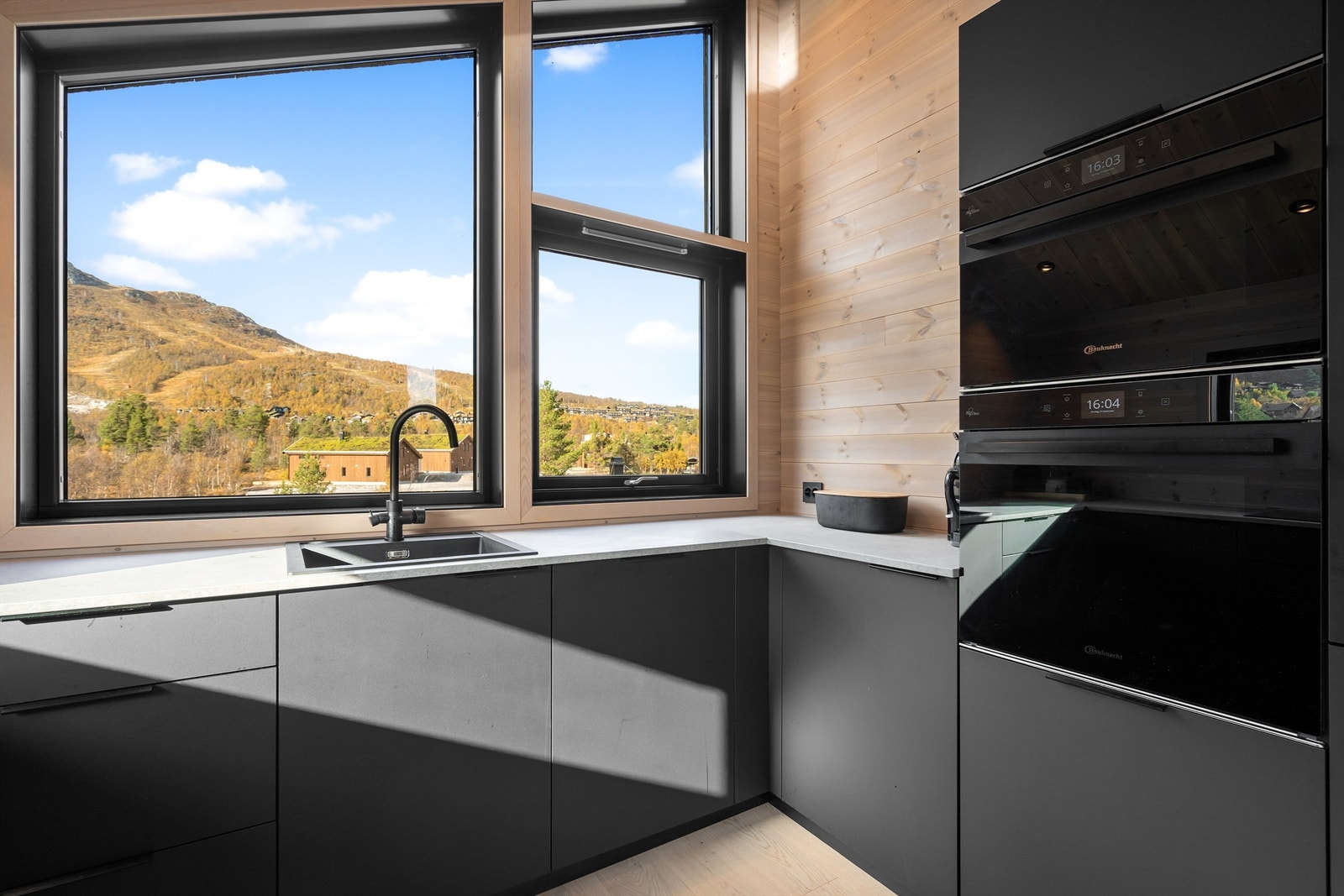 Utsikten mot skisenteret. Galleribilde