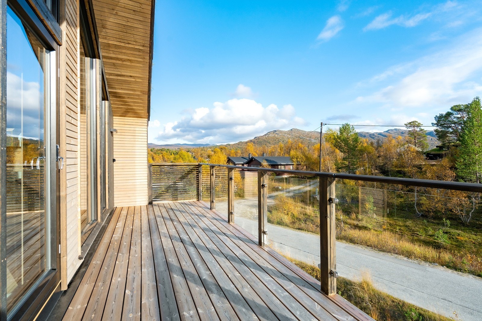 Gode solforhold og flott utsikt. Her mot Hartevassnutane. Galleribilde