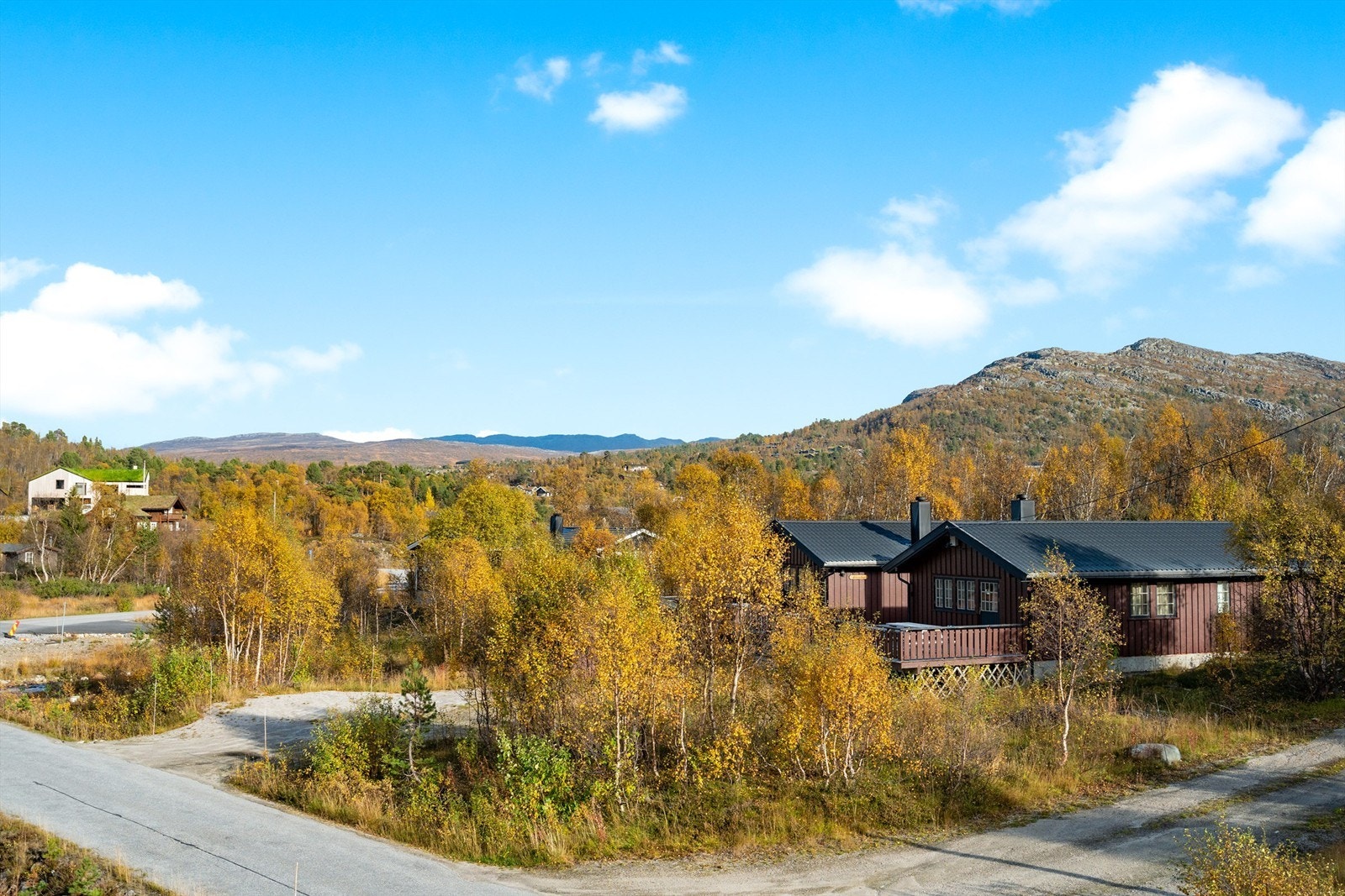 Utsikten mot Hartevassnutane og Hyttenutane. Galleribilde