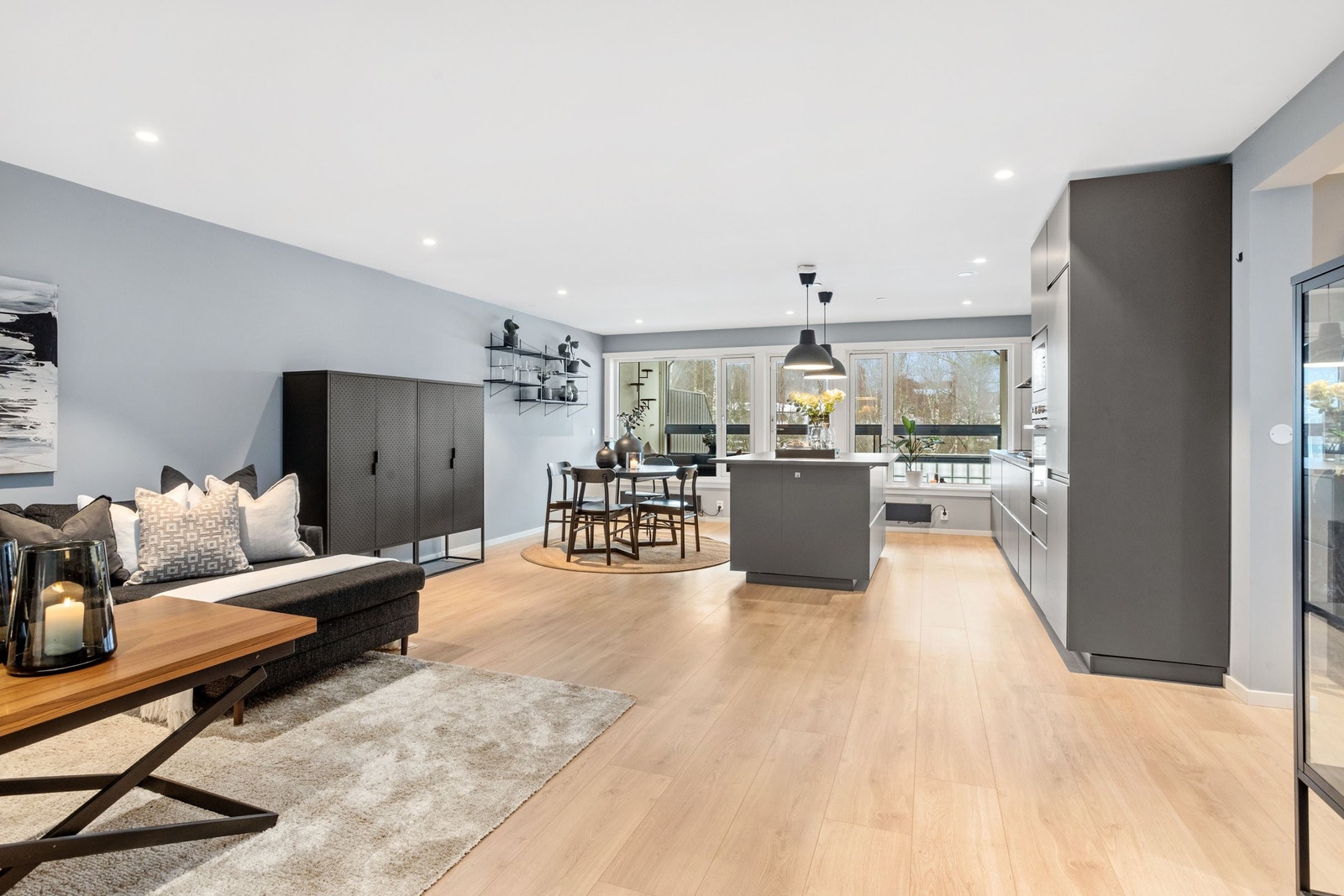 Åpen stue/kjøkkenløsning. Galleribilde