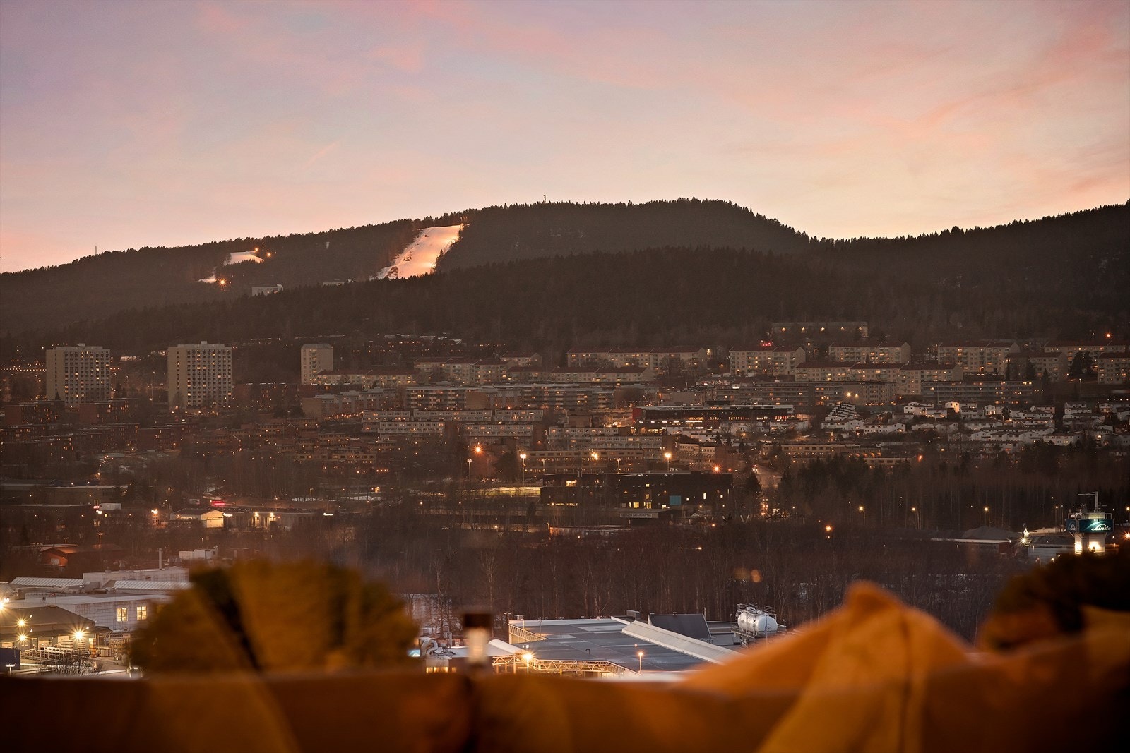 Terrassen er vestvendt, så her kan man nyte ettermiddagssolen helt frem til solnedgang. Galleribilde