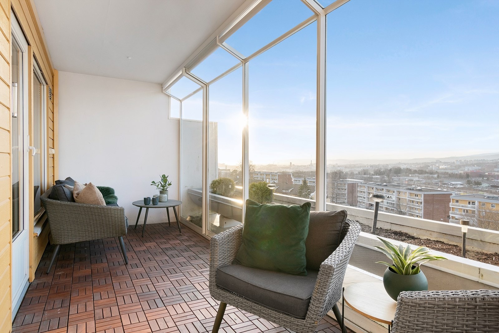 Leiligheten har god planløsning, og ligger høyt og fritt til i øverste etasje. Galleribilde