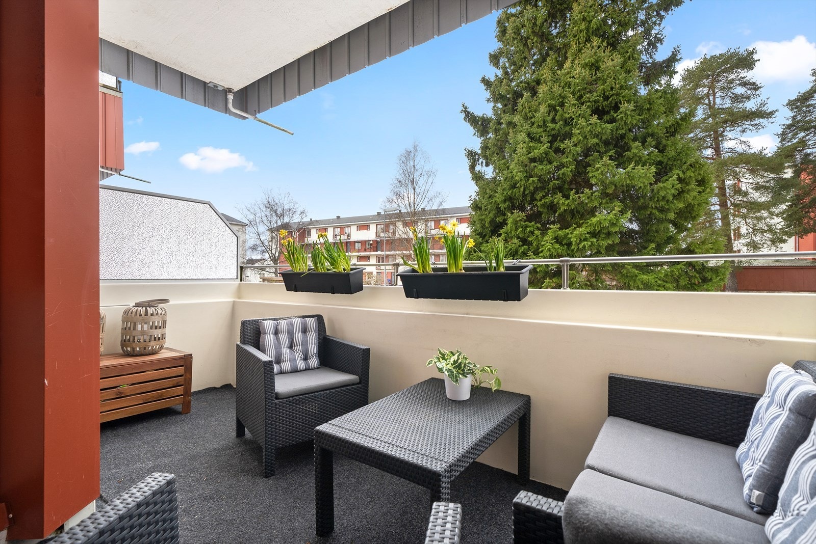 Godt med plass til sittegruppe og tilhørende møblement. Galleribilde