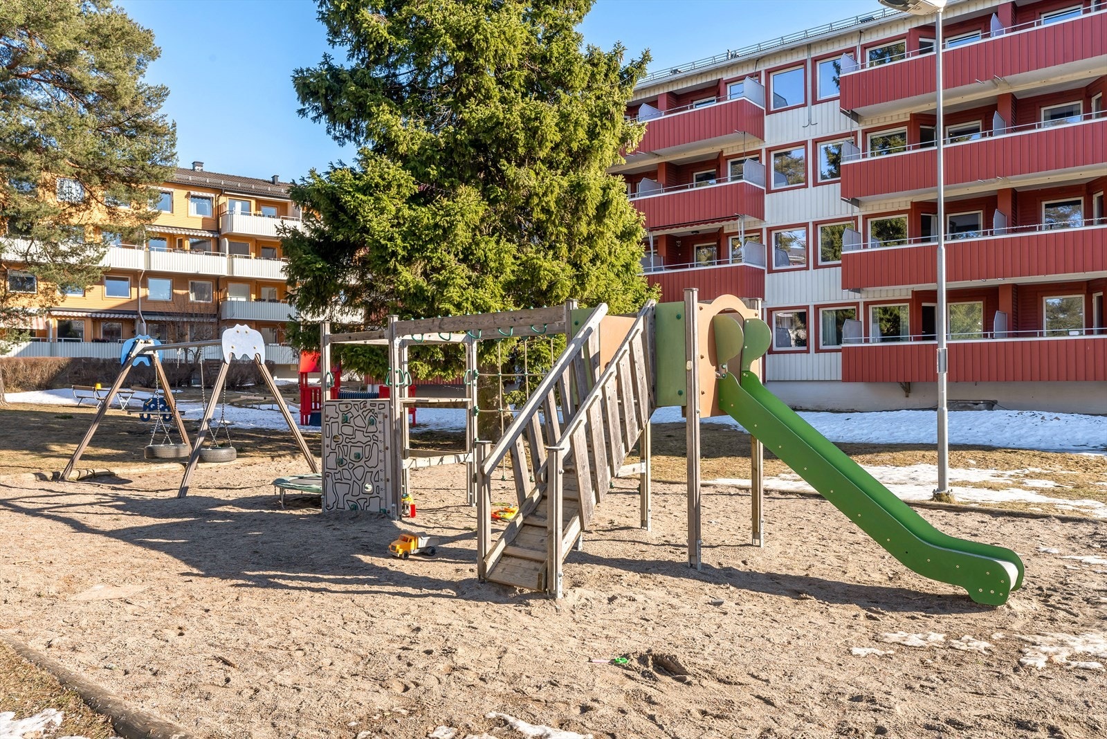 Borettslaget består av 388 andelsleiligheter og har fine fellesarealer for både små og store. Galleribilde