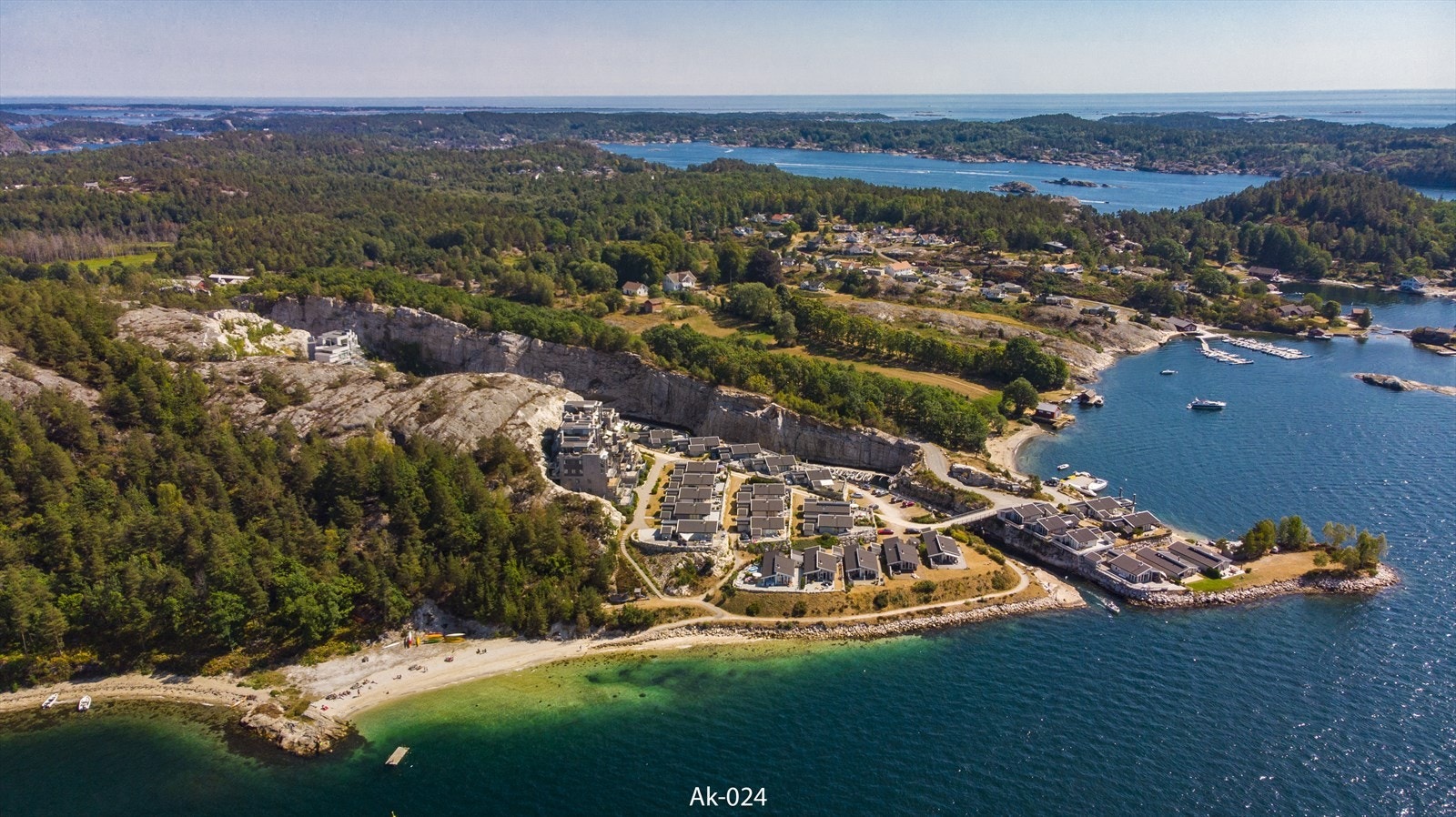 Det er kun et par minutters gange til den populære stranden kalt "Grisen". Galleribilde