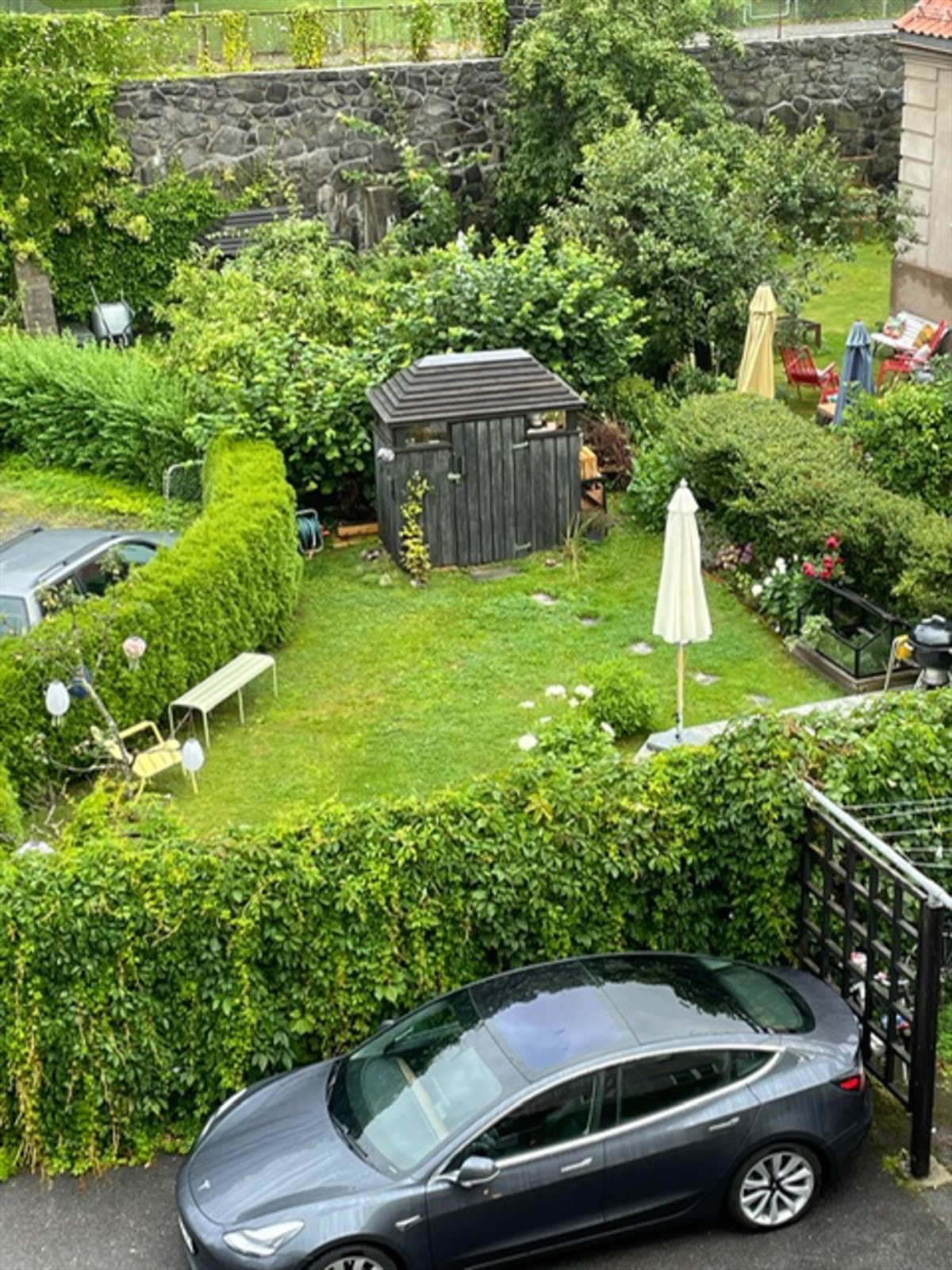 Selgers eget bilde | Nydelig utsyn til hageparsellen fra kjøkkenvinduet. Galleribilde