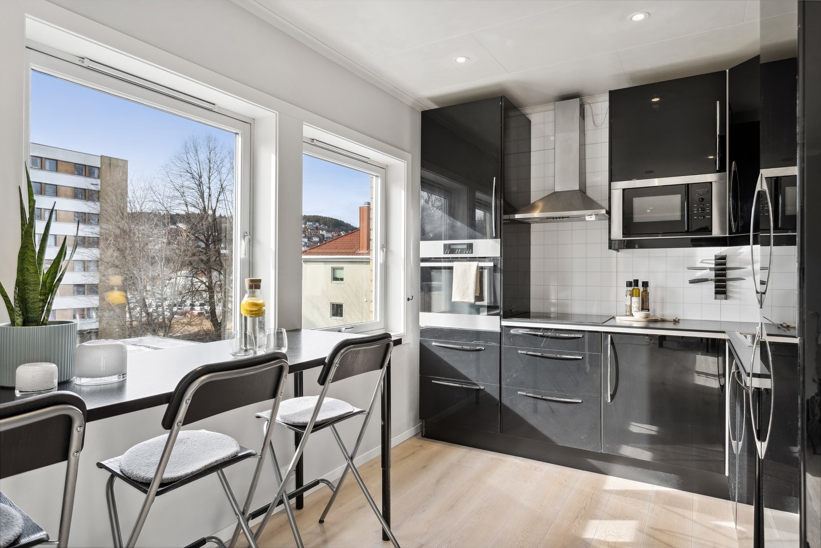 Plass til spiseplass på kjøkken. Galleribilde